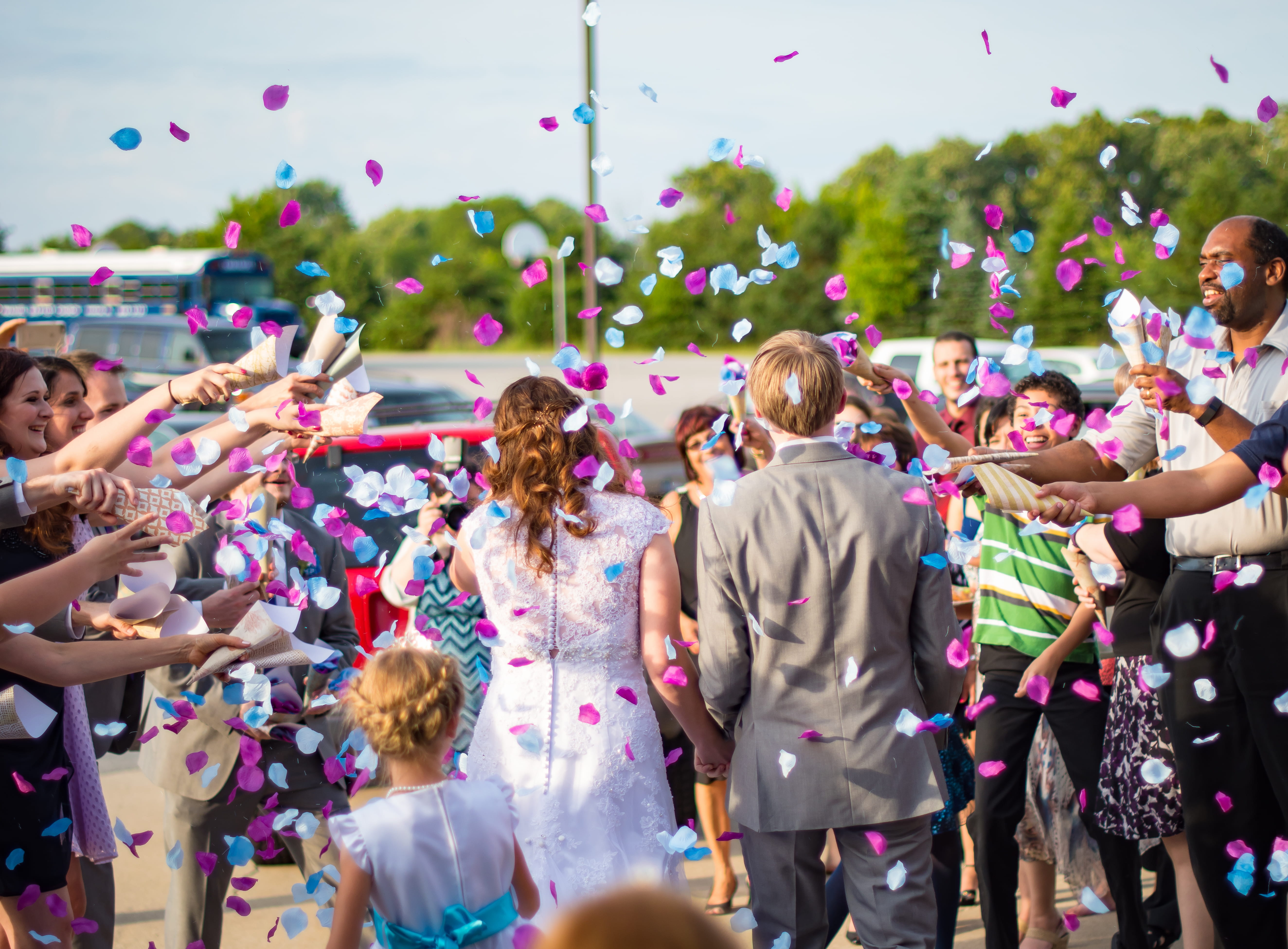 wed, man, surrounded, people, 5K, celebration, bride, large group of people, lifestyles, newlywed, throwing, positive emotion, crowd, daytime, real people, HD Wallpaper