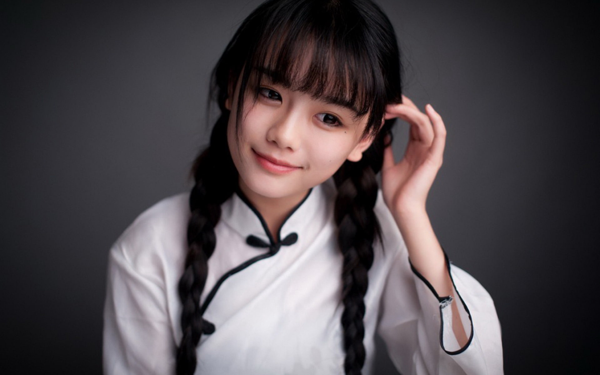 1080P, simple background, hands in hair, hanfu, women, Asian, model, smiling, Chinese dress, HD Wallpaper
