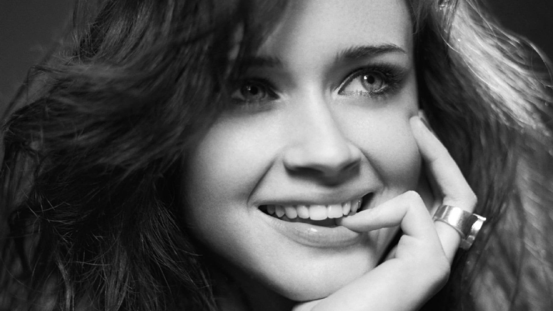 emotion, hair, rings, young adult, mouth open, human face, human body part, smiling, actress, hairstyle, monochrome, celebrity, teenager, body part, headshot, HD Wallpaper