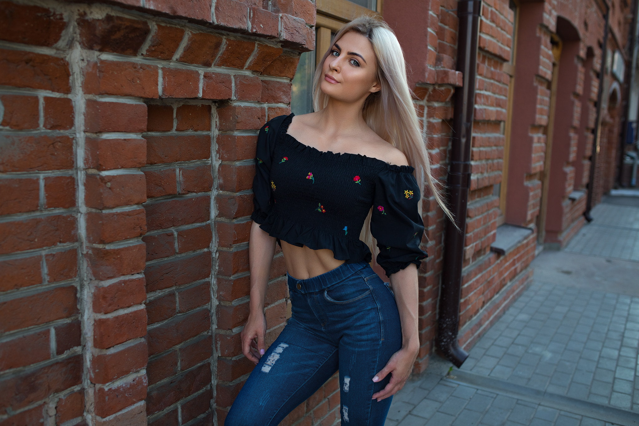 smiling, Dmitry Sn, women, long hair, blue eyes, portrait, bricks, torn jeans, dyed hair, looking at viewer, crop top, blonde, 1080P, HD Wallpaper