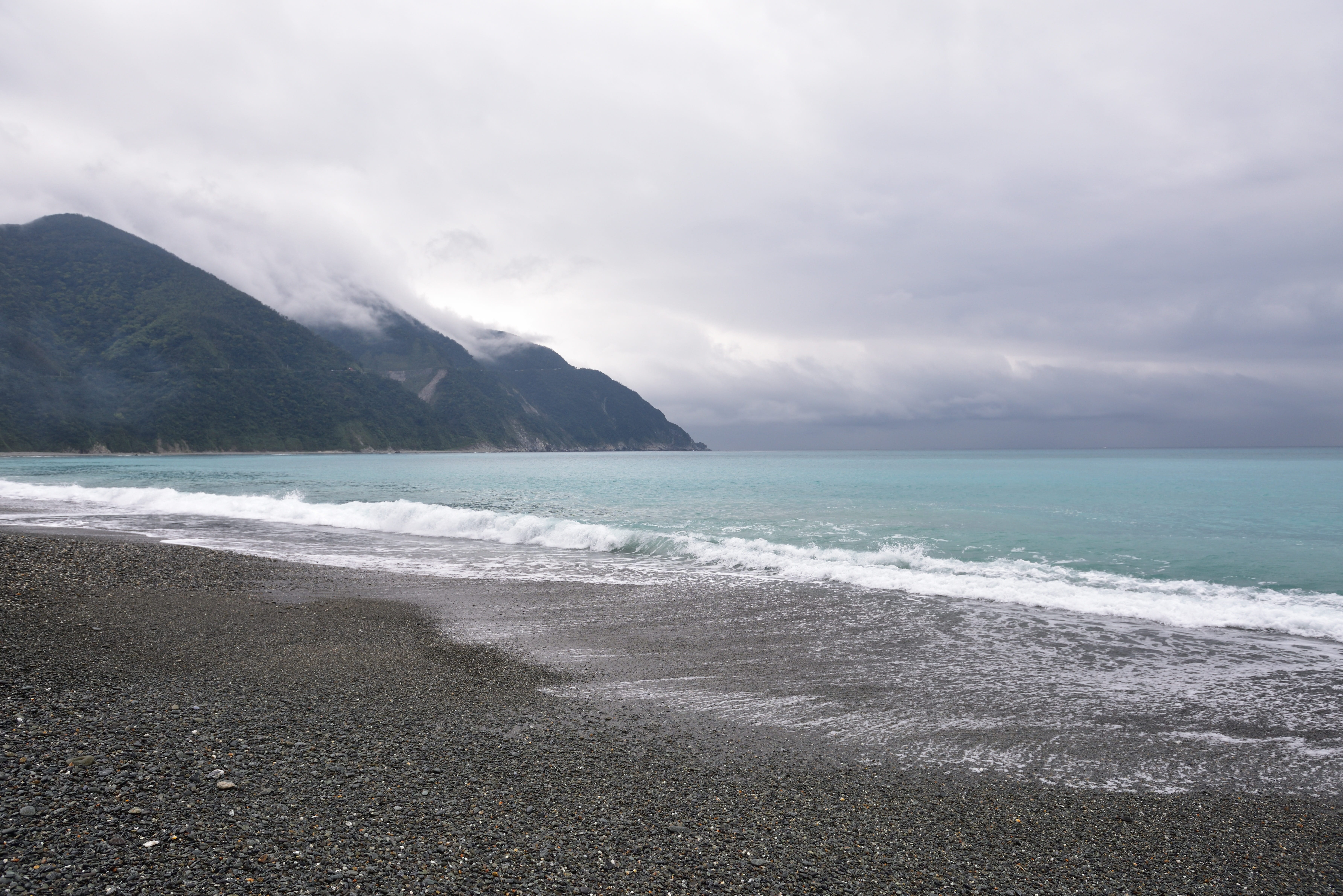 no people, nature, Waves, sport, horizon over water, wave, outdoors, power in nature, sand, beauty in nature, 5K, Hualien, sky, cloud - sky, sea, Beach, HD Wallpaper