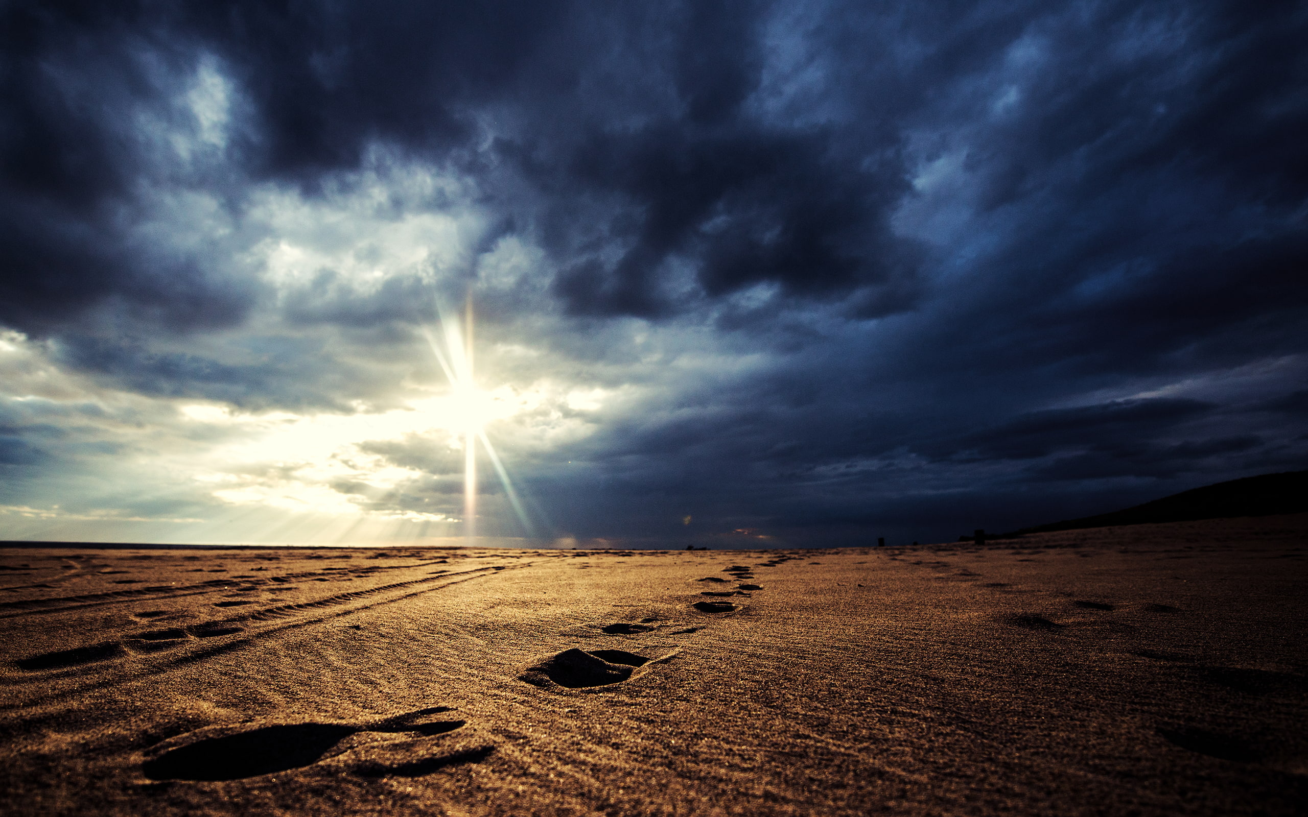 sunlight, desert, clouds, gray, cloudy, hd, sand, nature, footprints, 2K, sky, black, HD Wallpaper