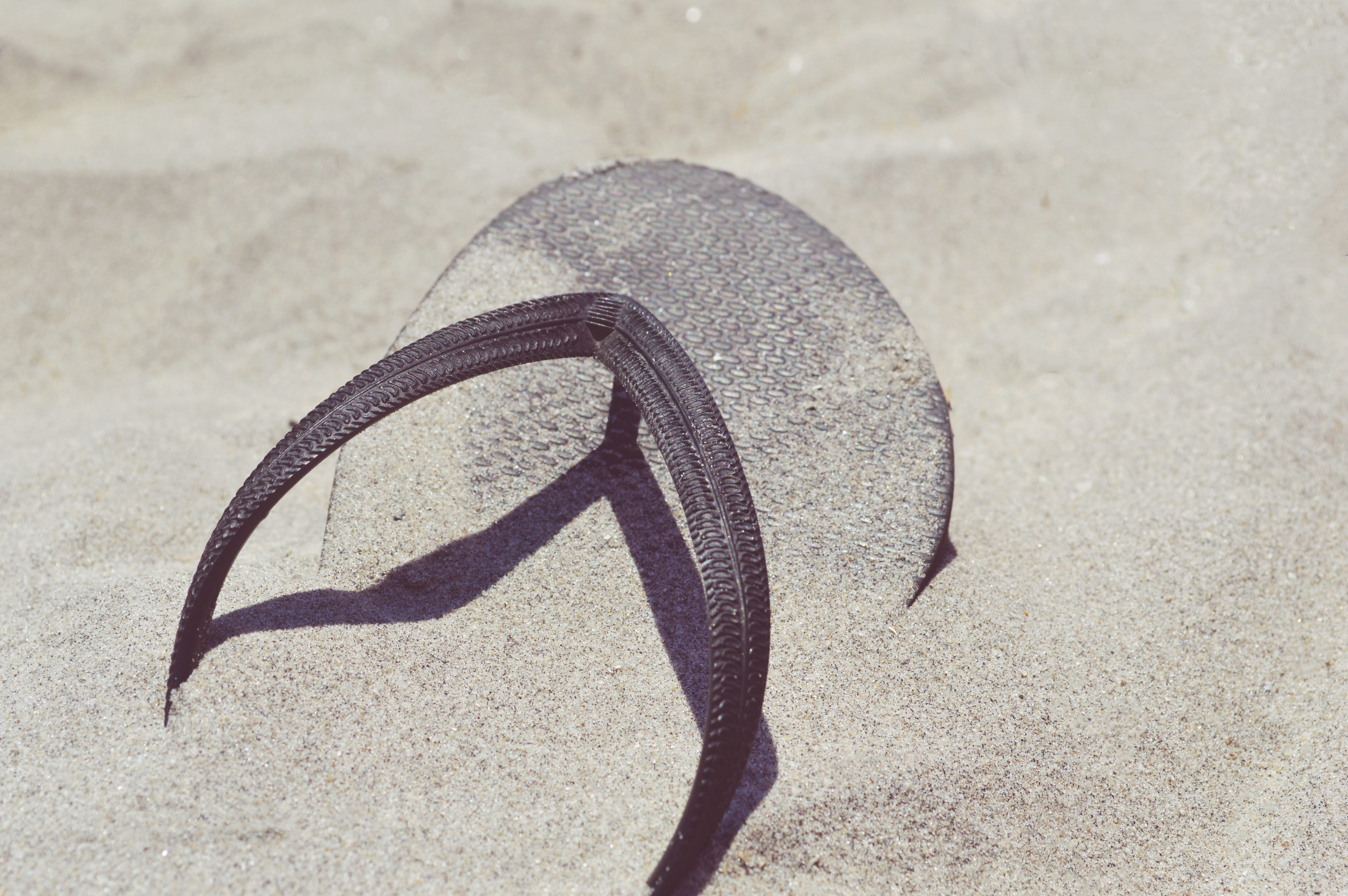 footwear, shadow, outdoors, recreation, brown, Summer, flip flops, day, nature, poisonous, rubber, holiday, relax, pair, leisure, vacation, fashion, shore, HD Wallpaper