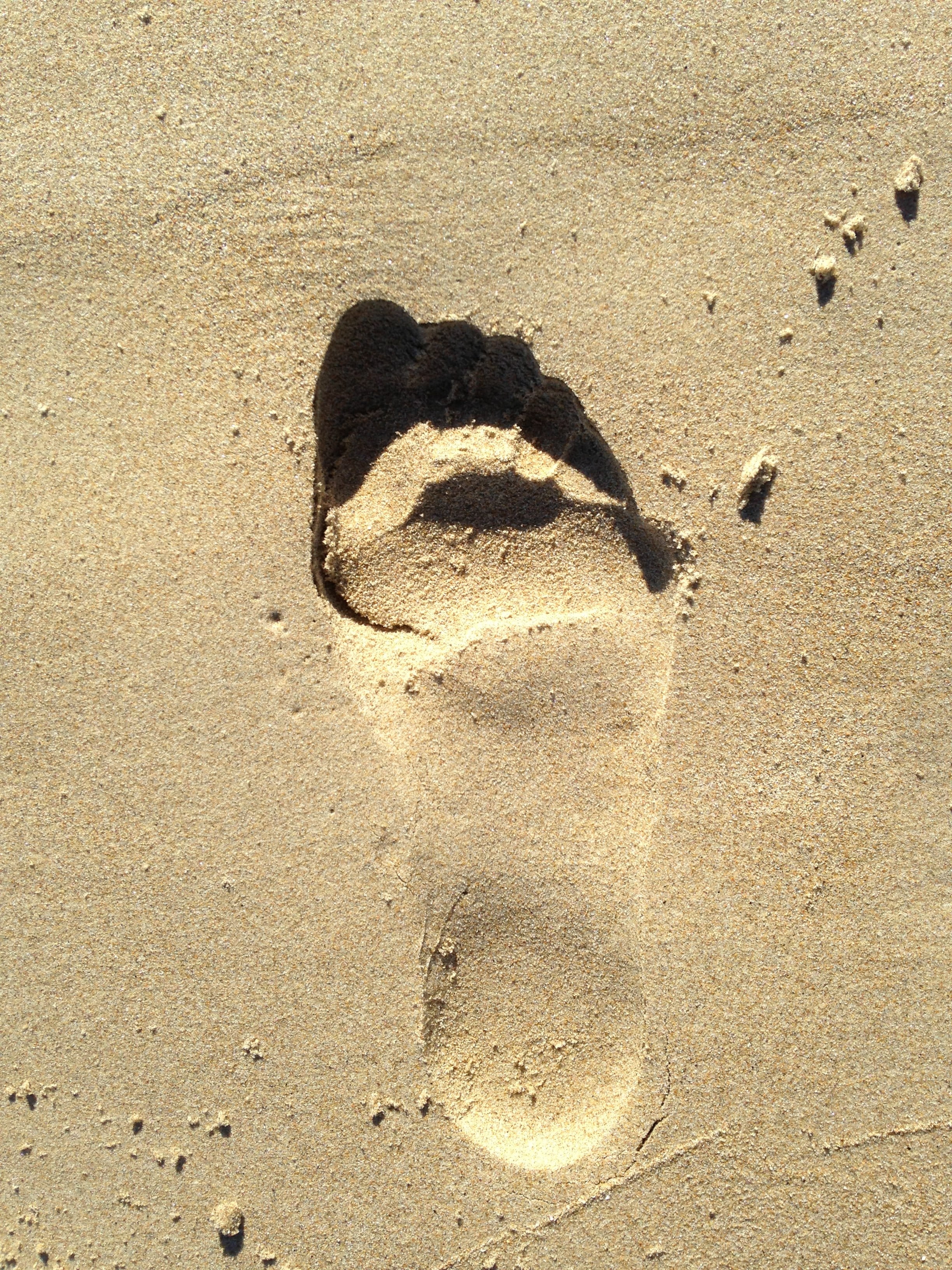 land, travel, pattern, mark, people, female, no people, beach, art and craft, track, step, holiday, sign, walking, shape, icon, trail, heart shape, vacation, Phone HD Wallpaper