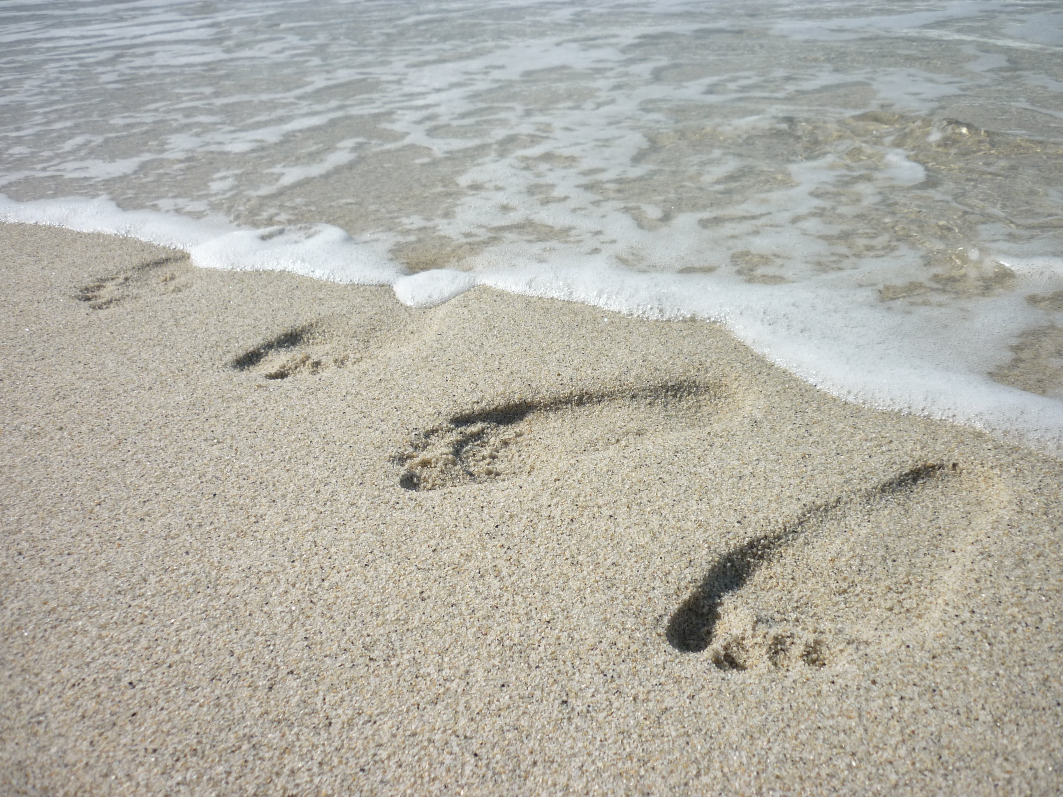 wave, man and woman, sport, high angle view, surfing, absence, motion, footprints, vacation, summer, beauty in nature, vacations, footstep, coastline, tourism, HD Wallpaper