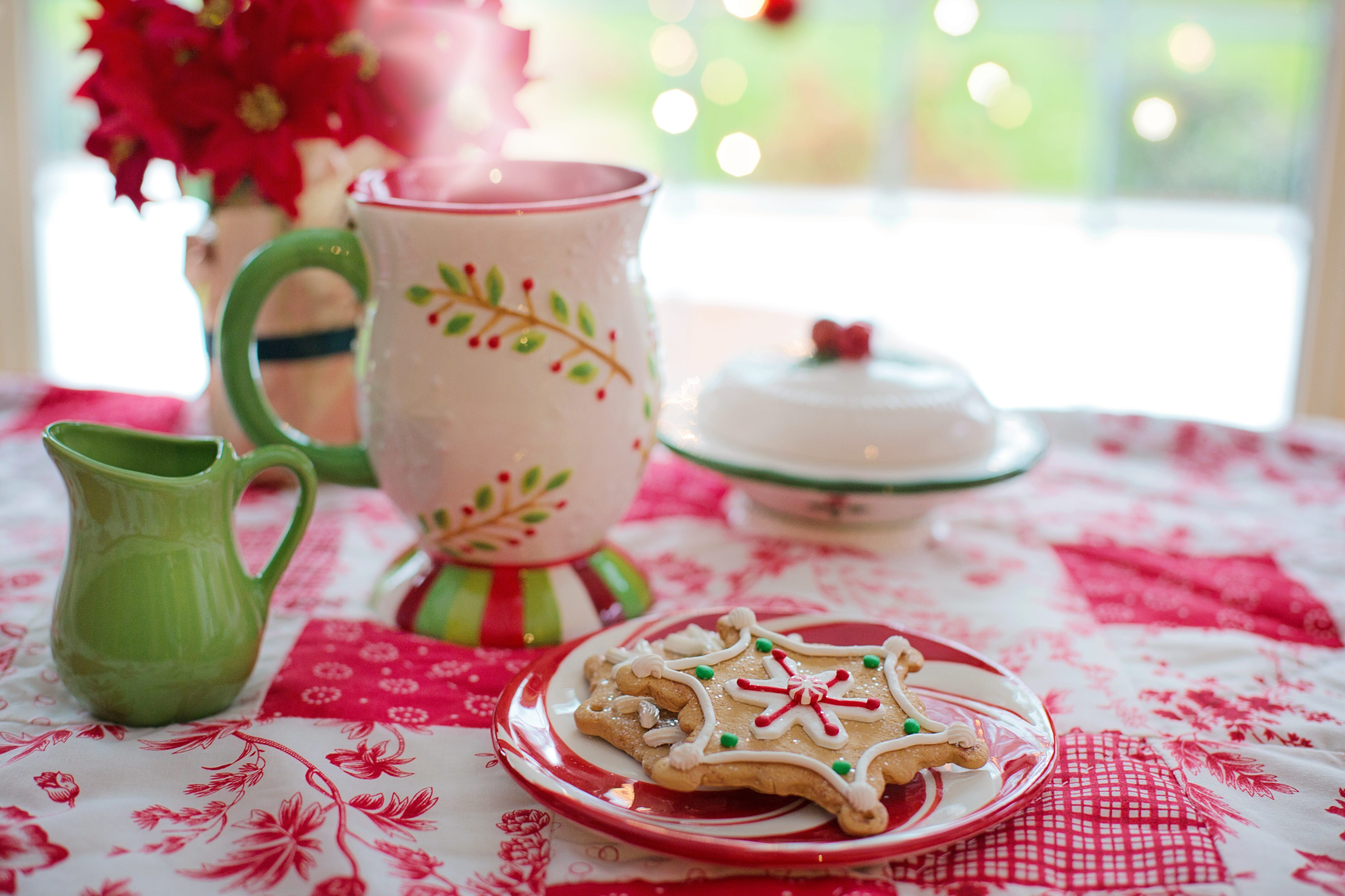 tablecloth, mug, pattern, white, food and drink, focus on foreground, holiday, table, green colorful, december, christmas, green, ceramic, xmas, sweets, HD Wallpaper