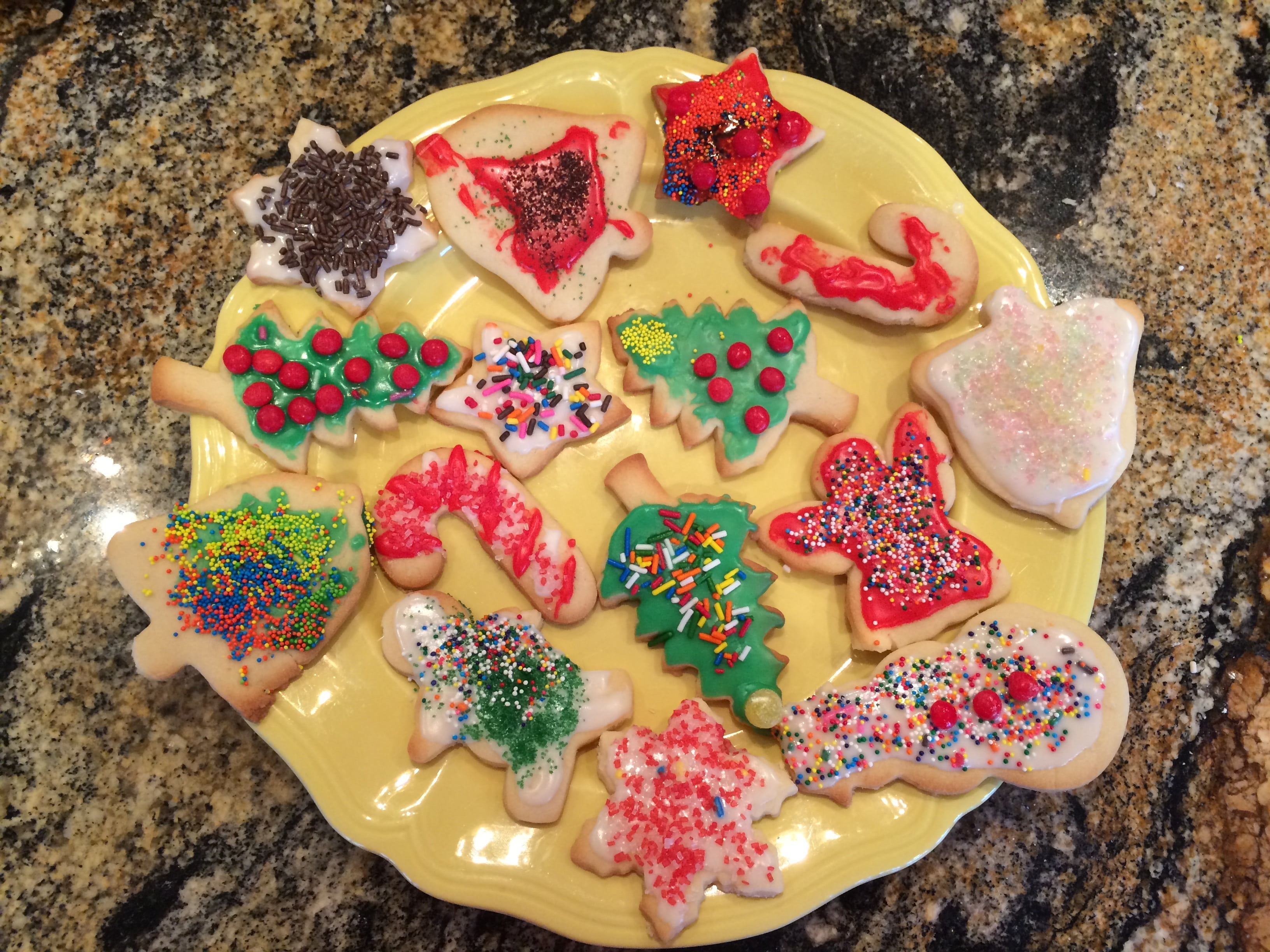 red, seasonal, 2K, christmas, christmas cookies, tradition, delicious, sprinkles, white, baking, multi colored, holiday, plate, indoors, food and drink, HD Wallpaper