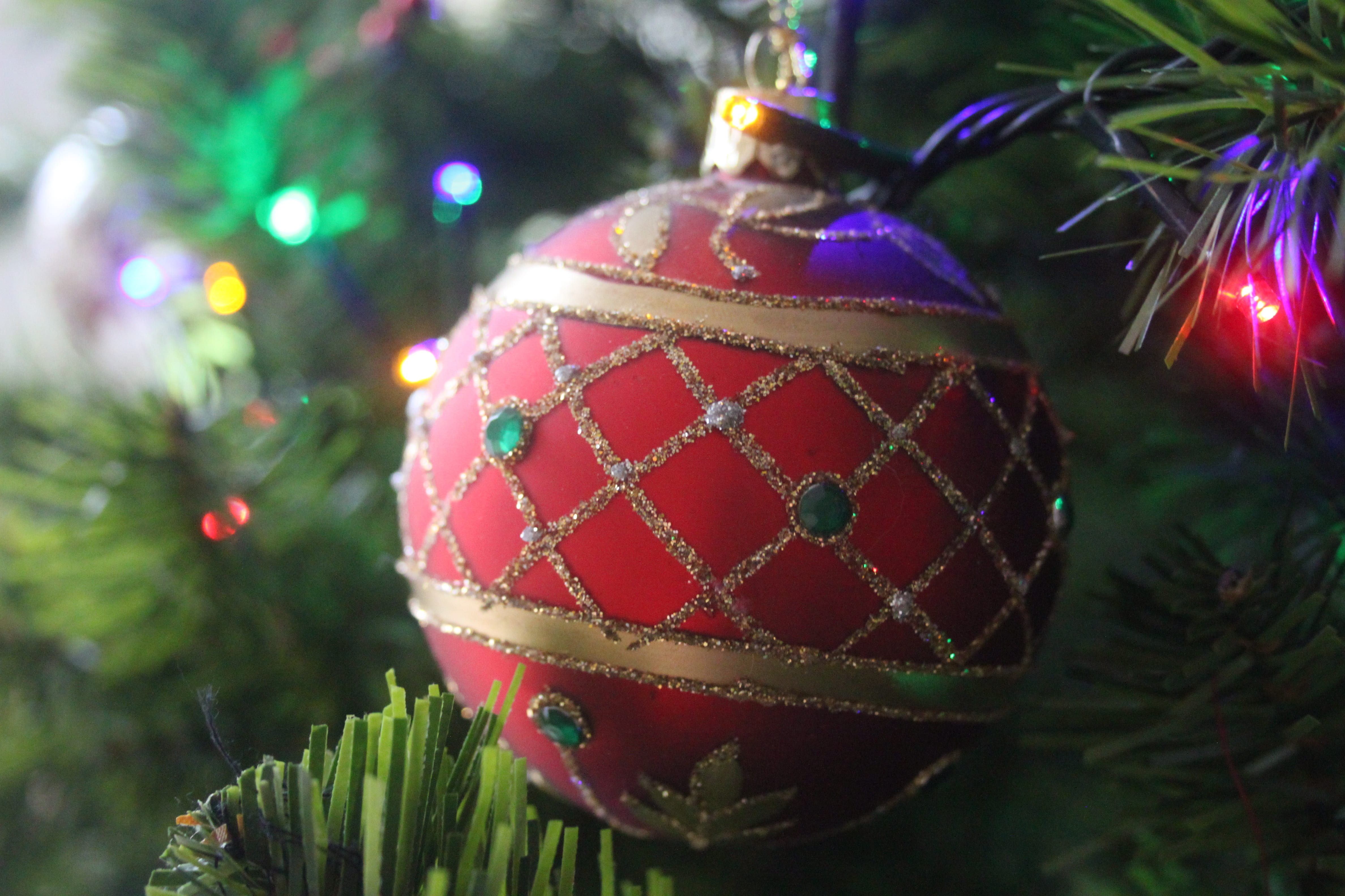 merry, christmas lights, celebration, gift, shine, season, celebrate, red, no people, decoration, snow, illuminated, white, christmas ornament, nature, HD Wallpaper