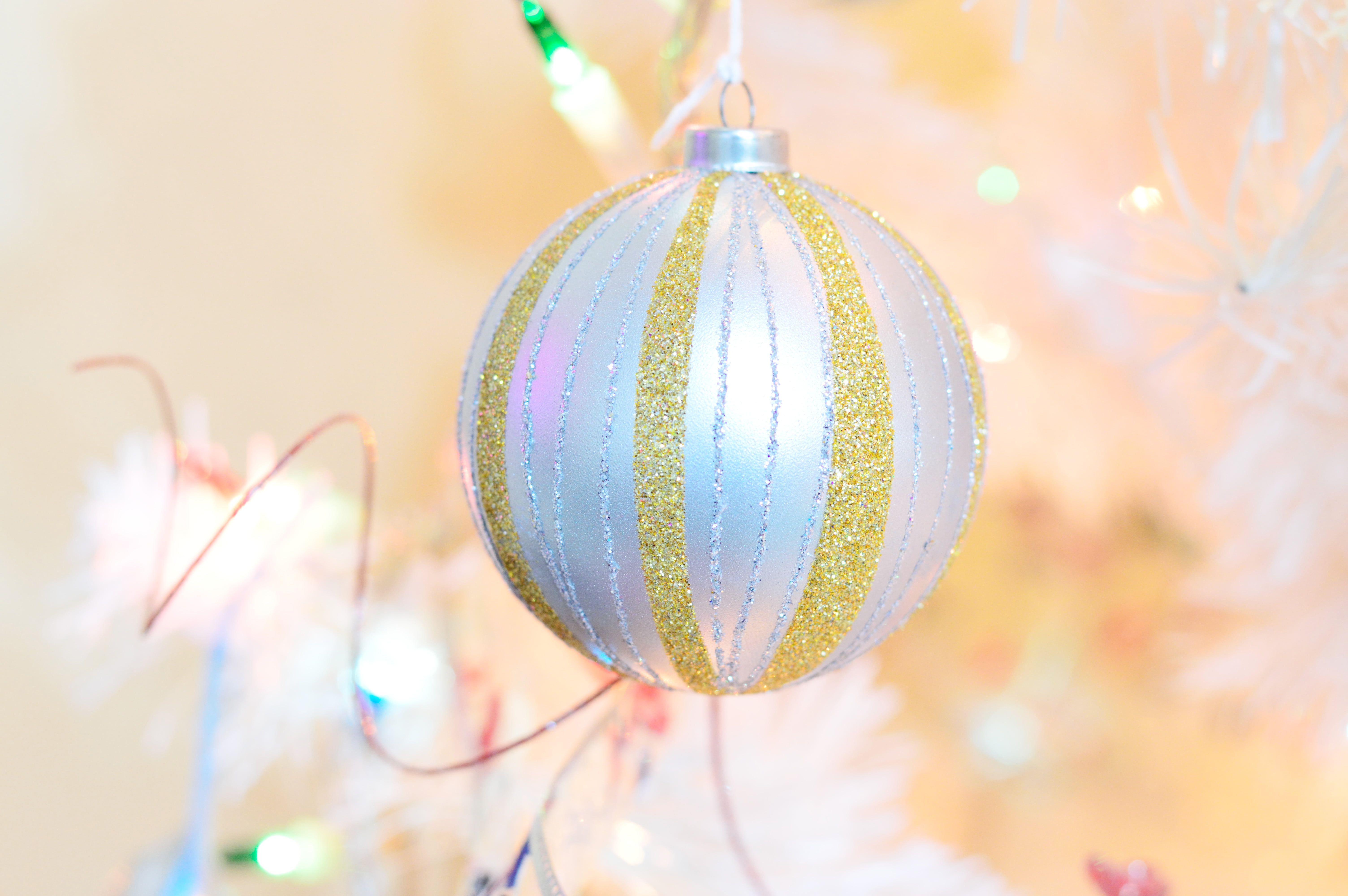 christmas Ornament, shiny, christmas, close-up, christmas tree, gold, focus on foreground, christmas lights, shining, blur, tradition, ornate, background, HD Wallpaper