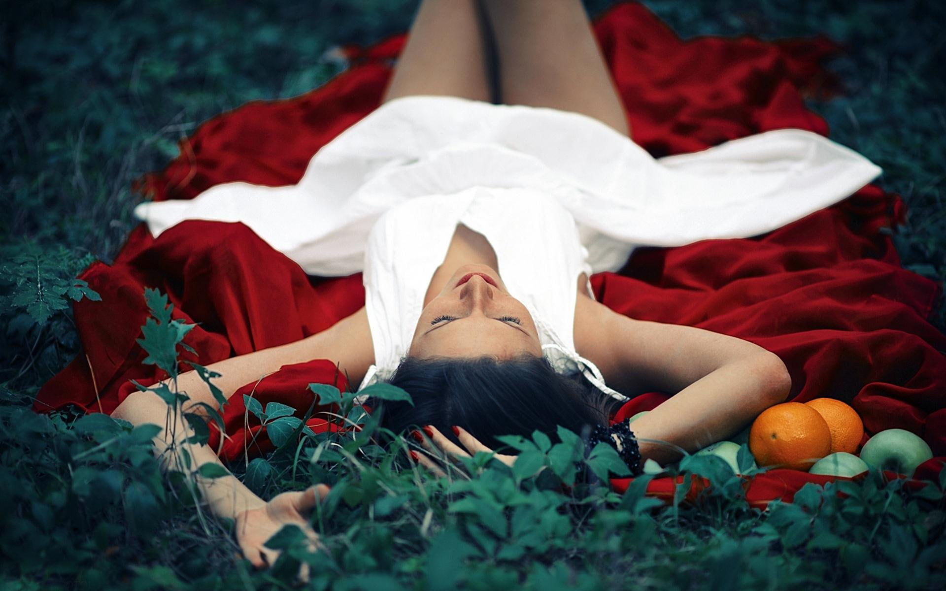 s, 1920x1200, girls, white, girl, women, laying, 1080P, dress, woman, grass, HD Wallpaper