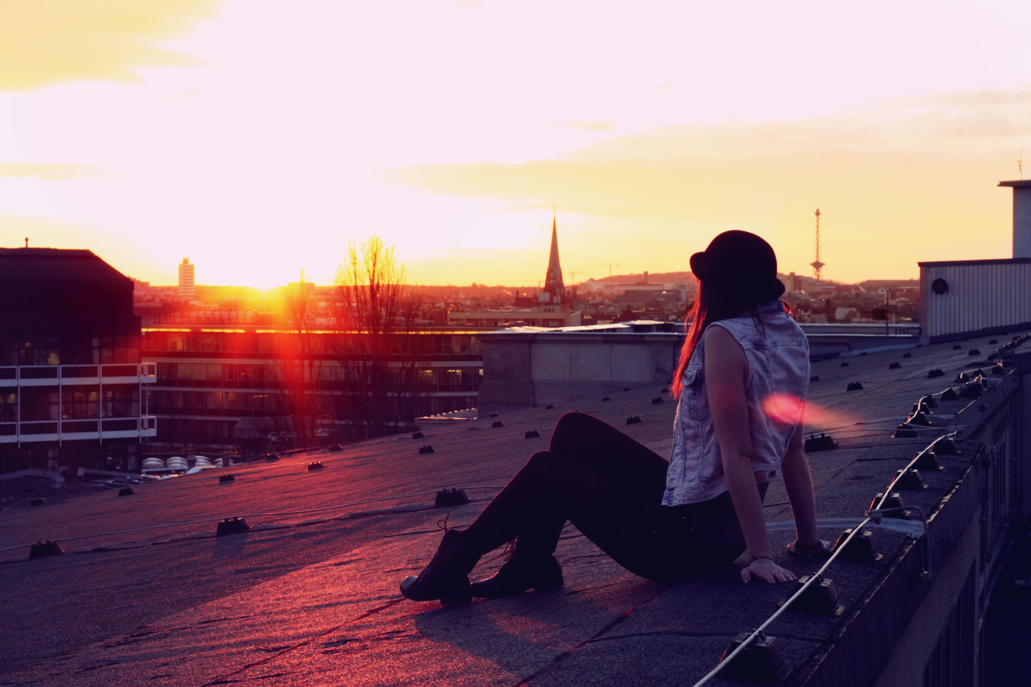 warm clothing, building exterior, rooftop, full length, real people, nature, winter, one person, casual clothing, sunlight, side view, outdoors, sky, adult, HD Wallpaper