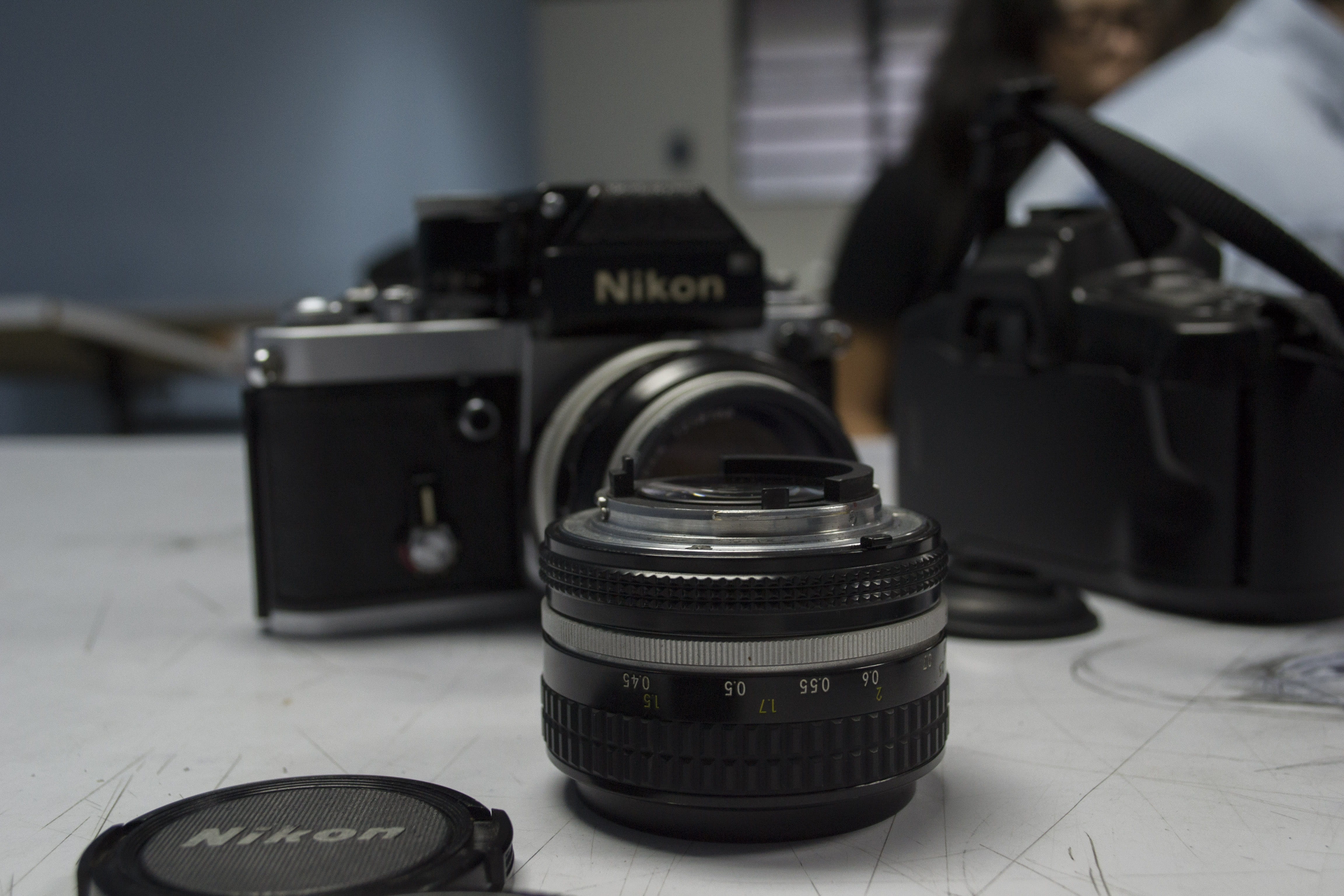 Target, focus on foreground, institute, filming, photography, technology, table, lens - eye, single object, digital camera, Camera, photography themes, HD Wallpaper