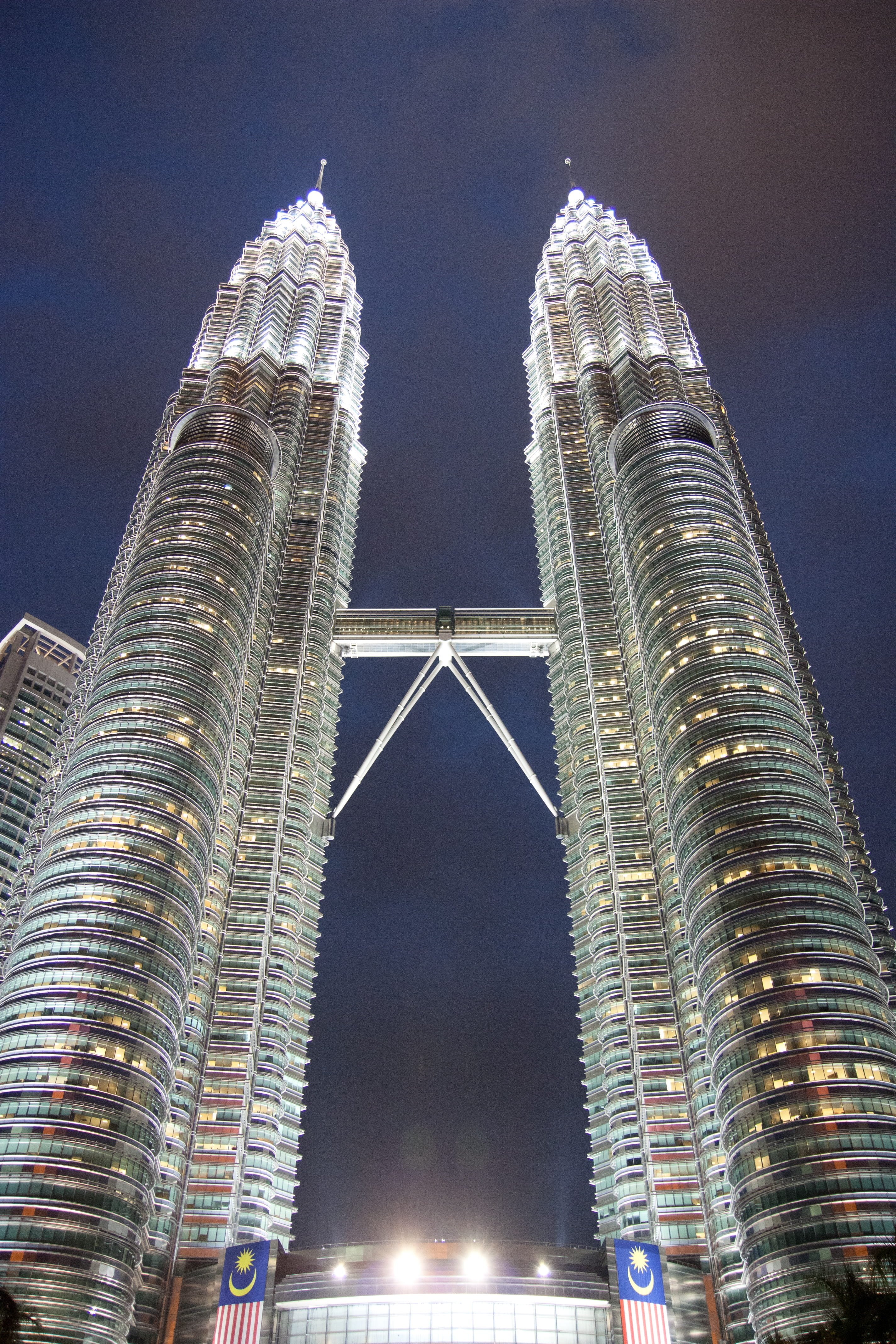 klcc, office building exterior, built structure, kuala lumpur, petronas, lumpur, building exterior, 4K, downtown, nature, outdoors, asia, modern, financial district, Phone HD Wallpaper