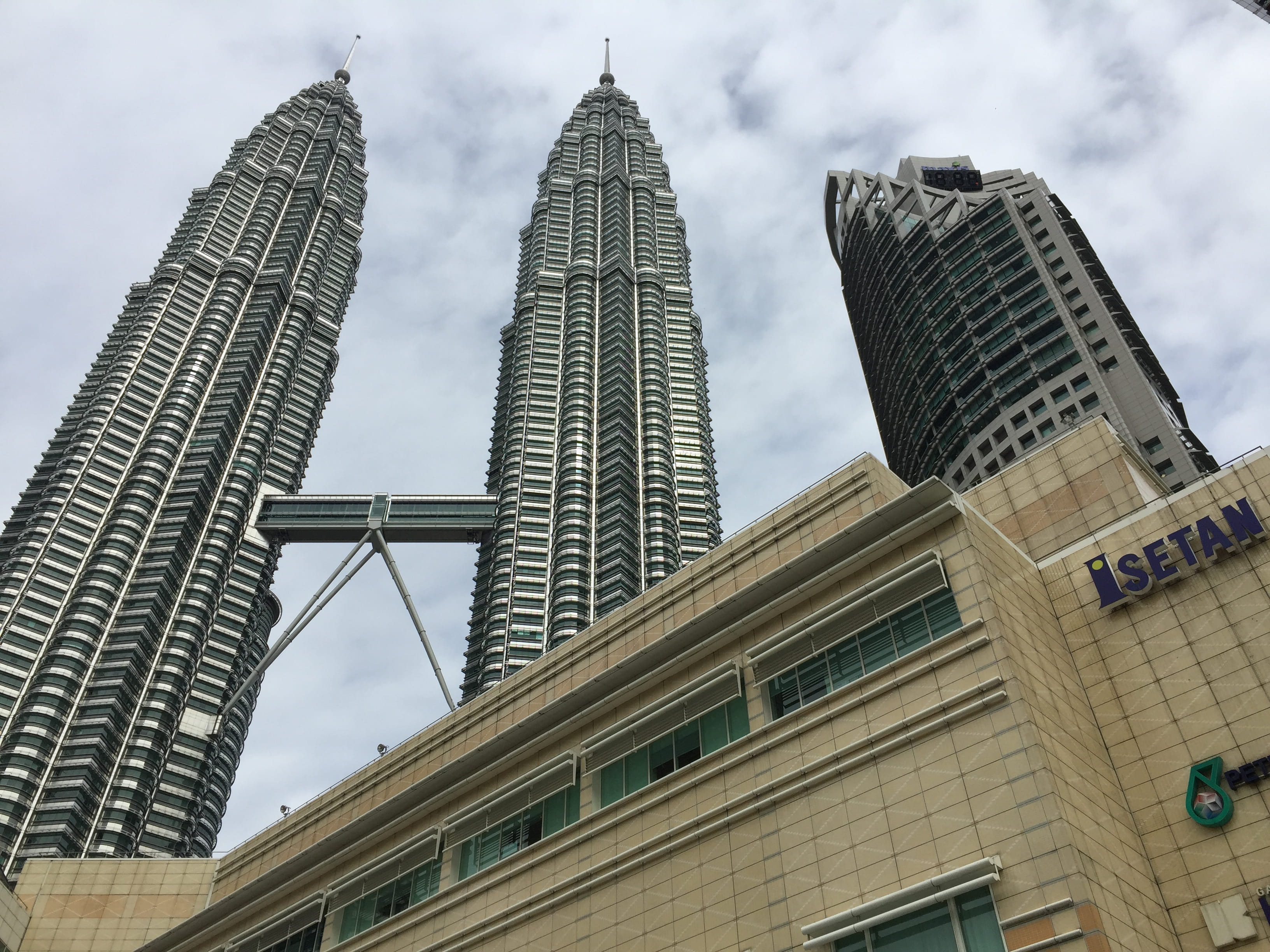 modern, built structure, 2K, kuala lumpur, outdoors, tourism, travel, office, tower, no people, cloud - sky, low angle view, building, nature, architecture, HD Wallpaper