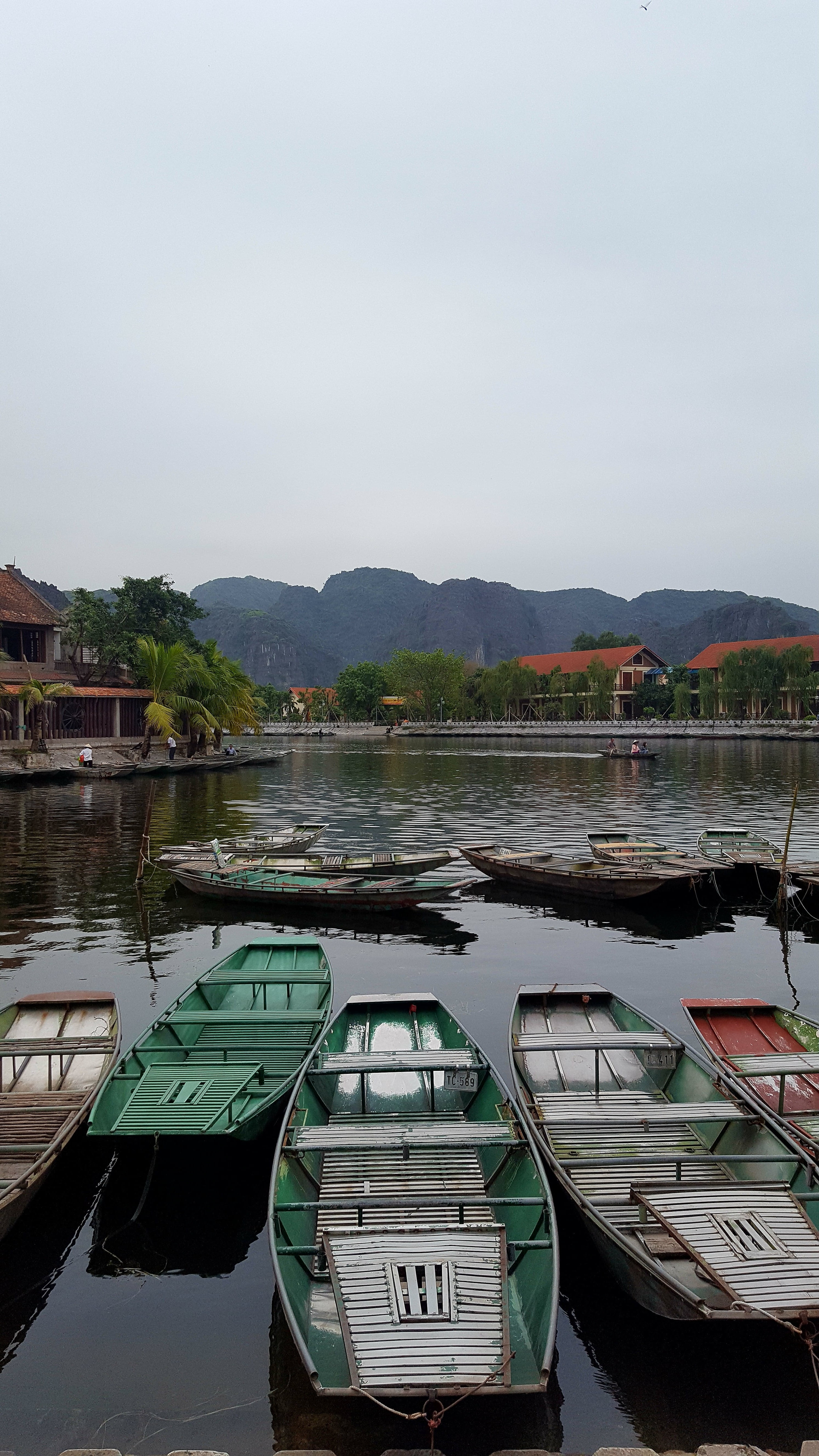 beauty in nature, transportation, vietnam, sky, nature, day, reflection, yacht, ttamkkok, outdoors, ninh binh, sailboat, boat, mountain, ninh binh ttamkkok, Phone HD Wallpaper