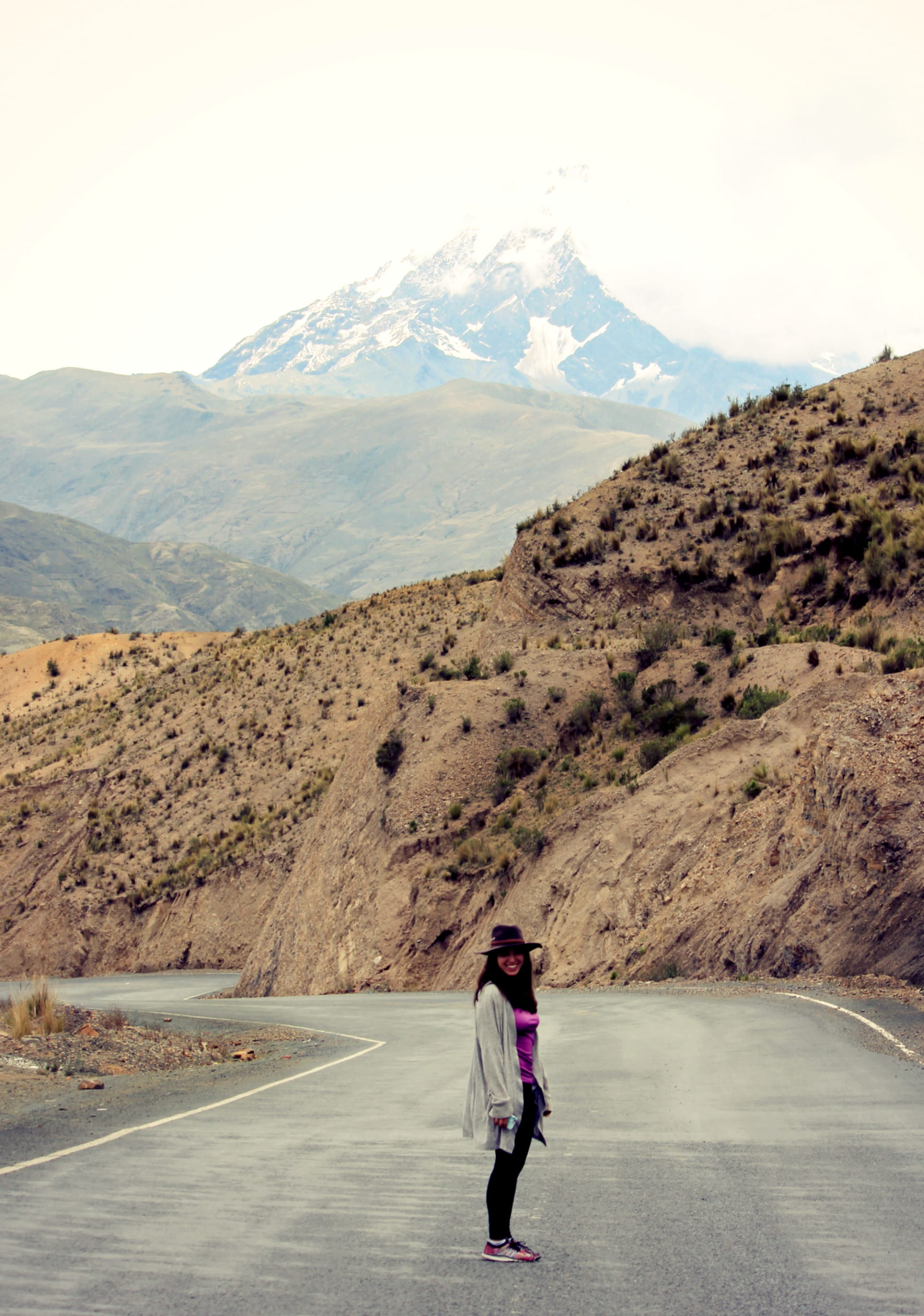 lifestyles, 2K, girl travel, real people, adventure, leisure activity, sky, rear view, women, hike, bolivia, mountain range, landscape, one person, world traveler, Phone HD Wallpaper