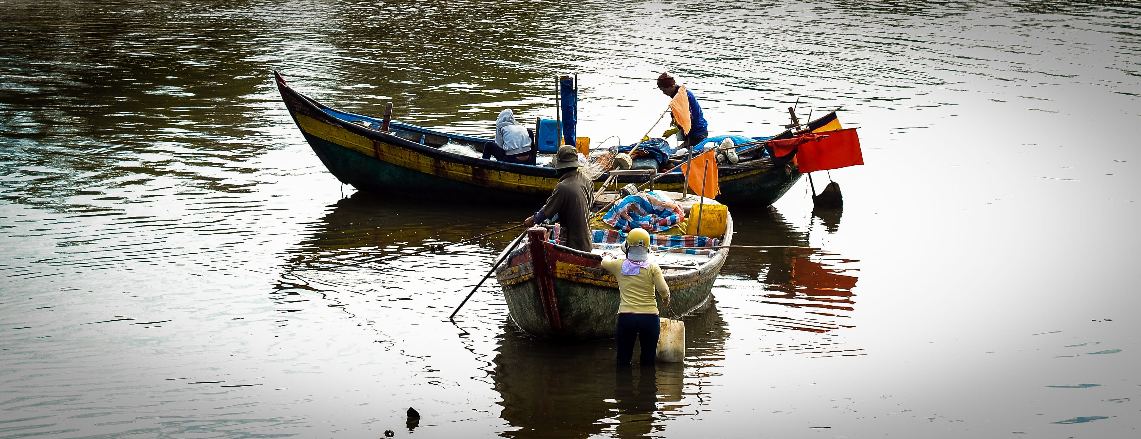 rowboat, high angle view, Boats, canal, adult, those, Vietnam, catching fish, water, 2K, Life, gondola - traditional boat, the work, transportation, nature, HD Wallpaper