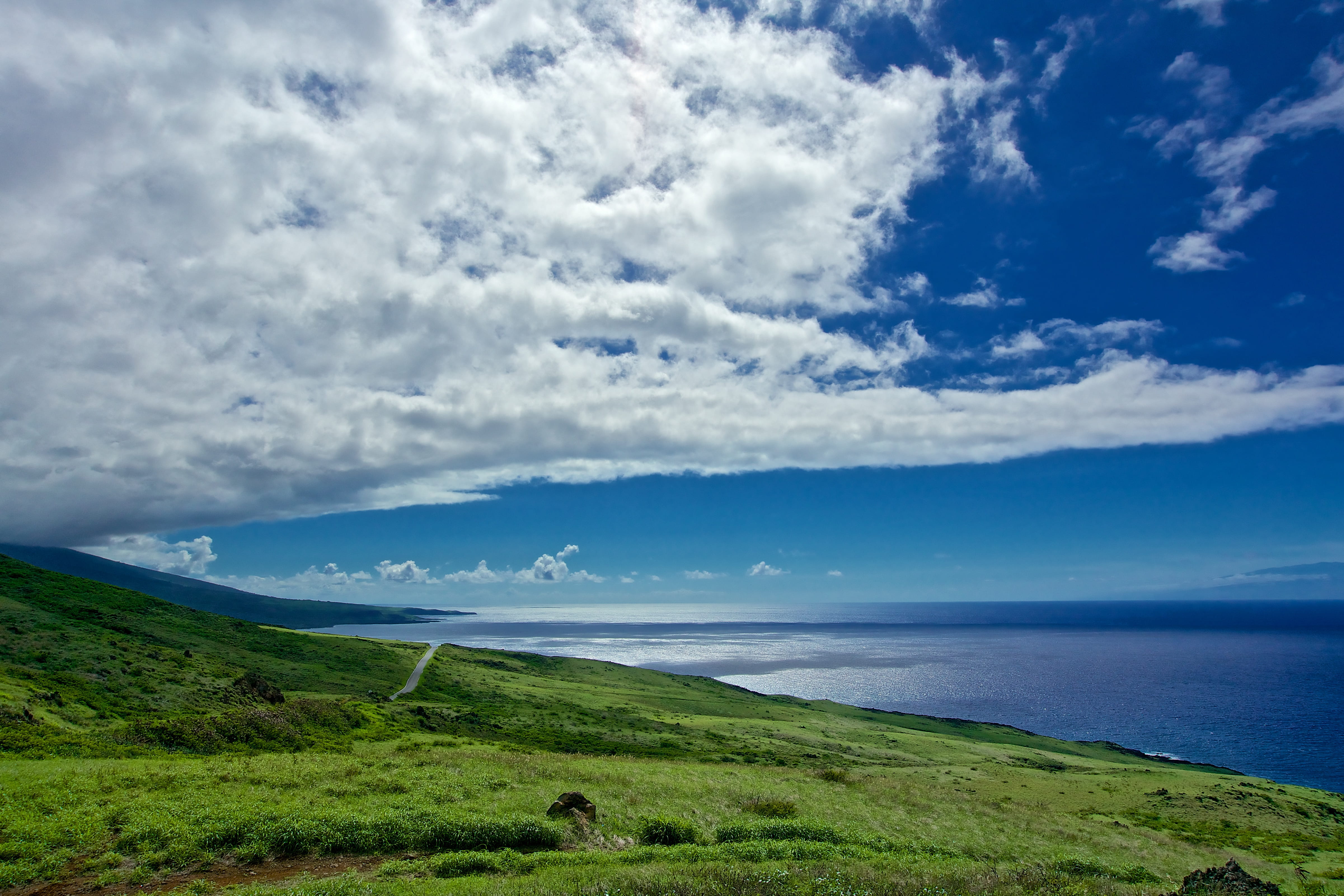 coast, nature, tranquility, horizon, land, 4K, cloud - sky, water, grass, environment, sunlight, tranquil scene, mountain, green color, maui, road, day, HD Wallpaper