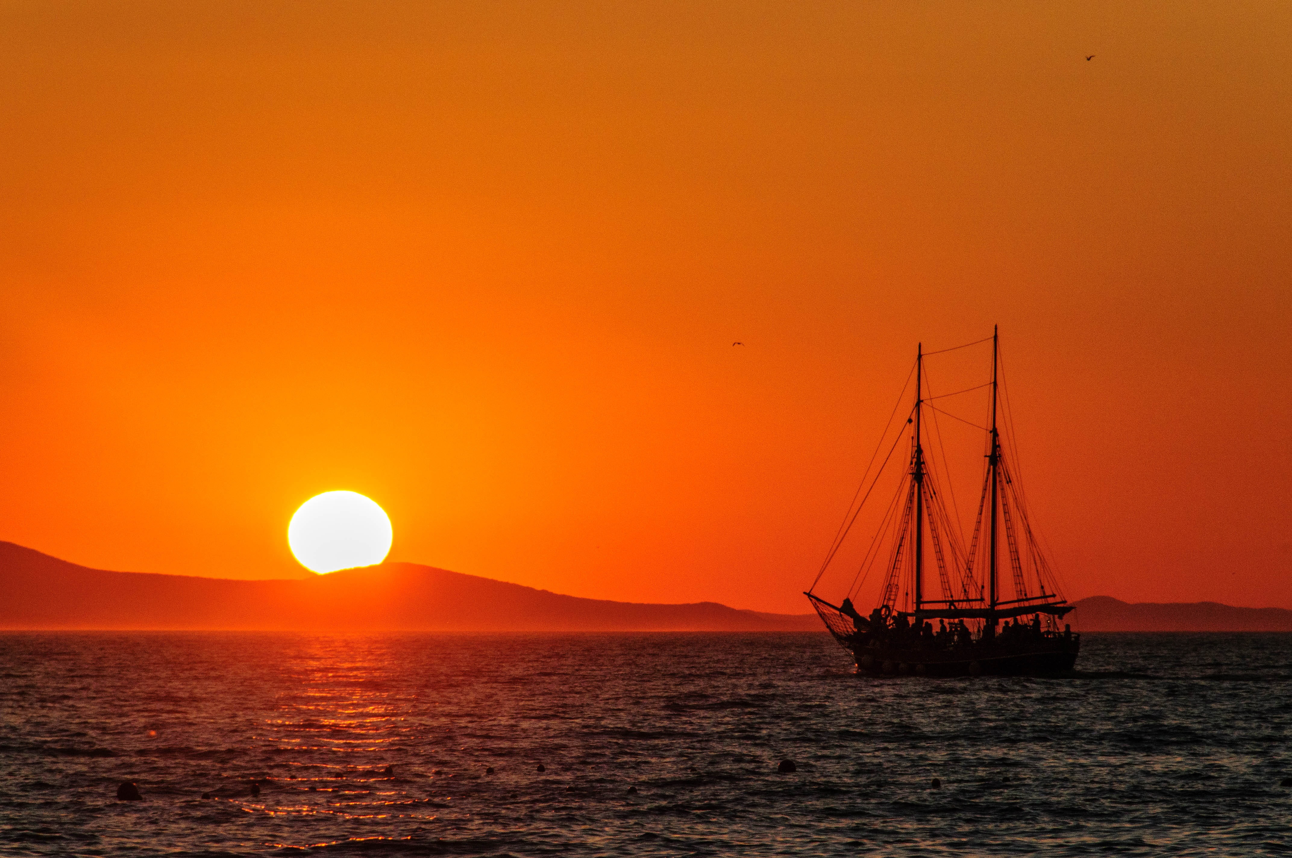 outdoors, idyllic, orange color, evening sky, boat, sunlight, horizon over water, transportation, sailboat, tranquil scene, beauty in nature, silhouette, HD Wallpaper