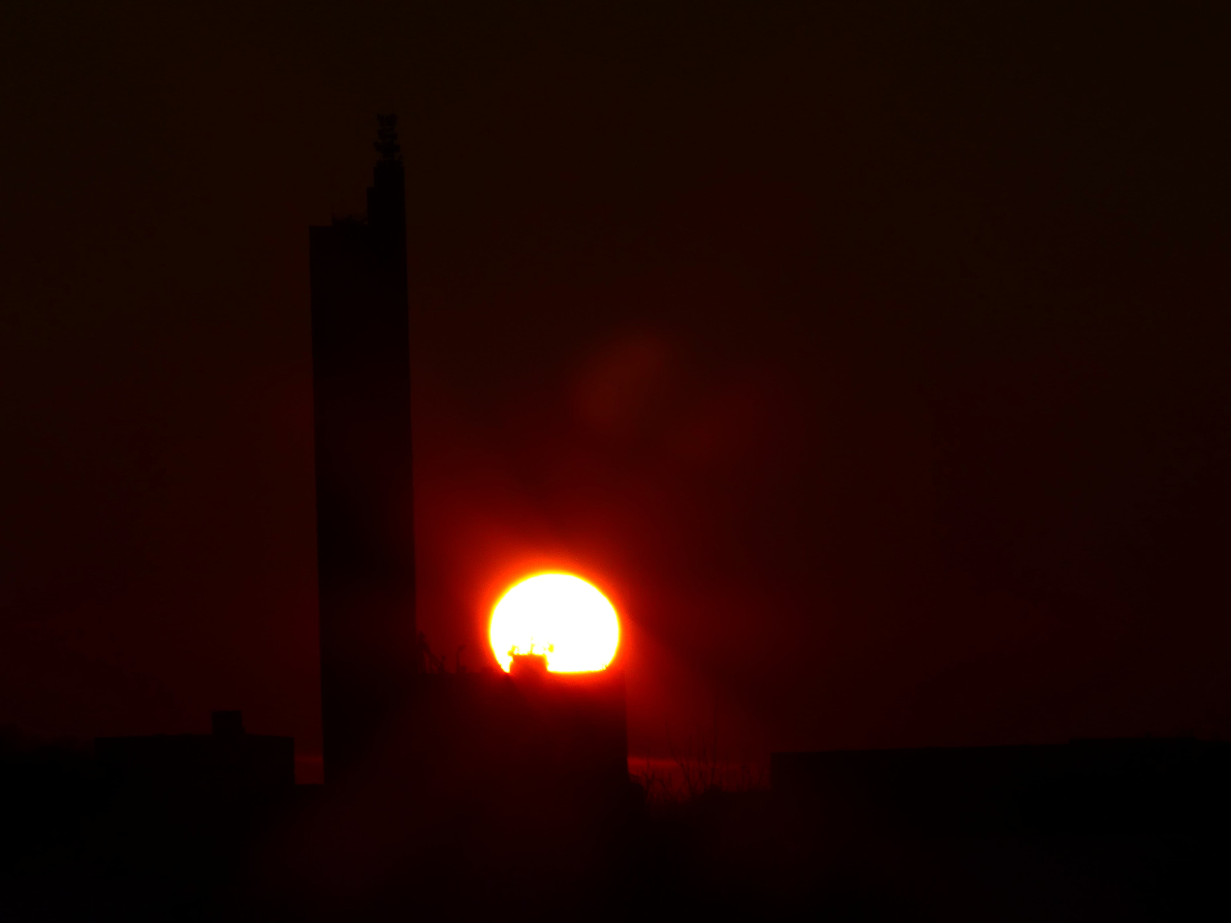 glowing, fog, german architecture award, silo, sky, full moon, silhouette, schapfe mill, tower, world record, grain silo, flour mill, outdoors, sunset, HD Wallpaper