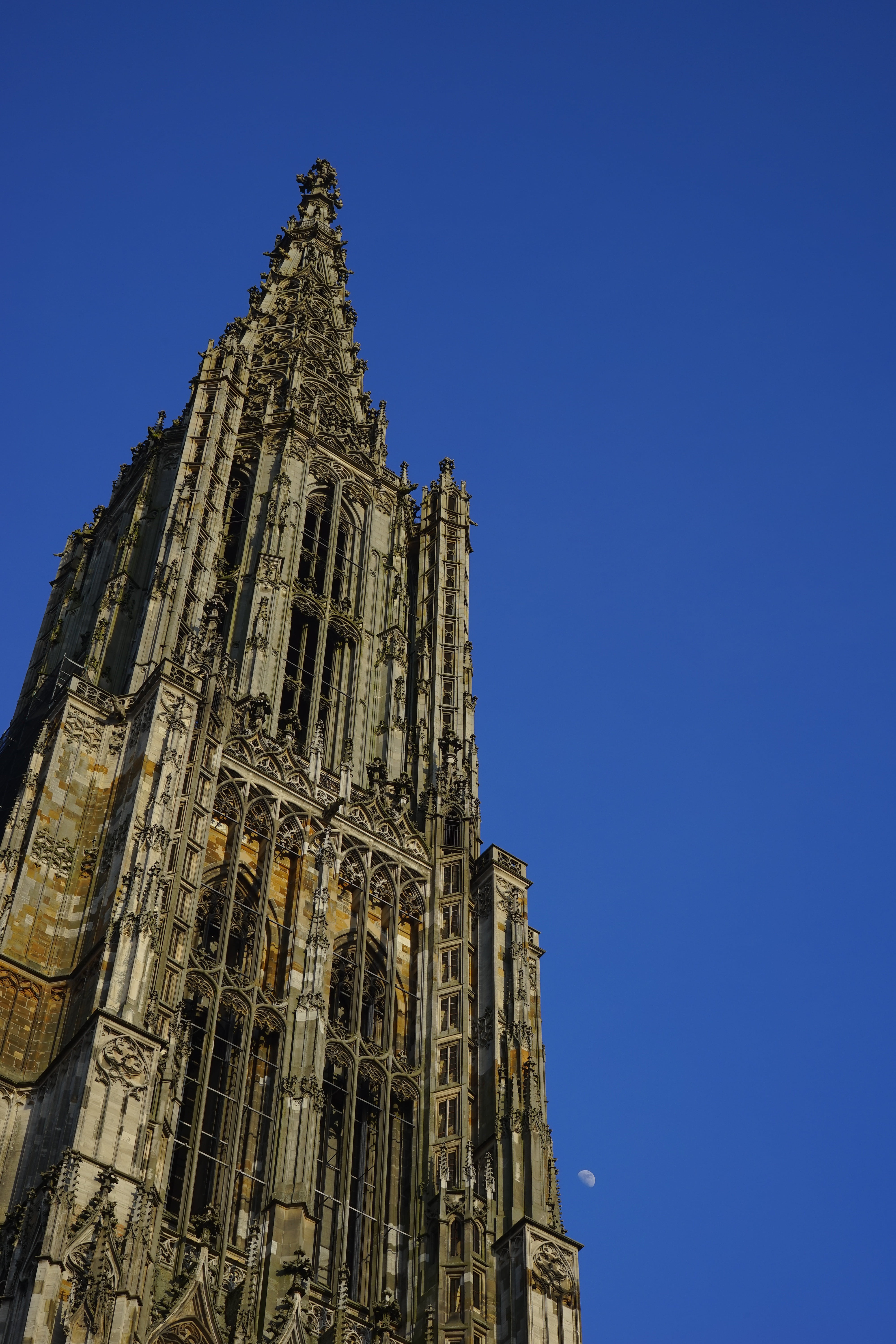 spire, no people, building exterior, history, front, münster, ancient civilization, highest church tower in the world, tourism, blue, ulm cathedral, ulm, Phone HD Wallpaper