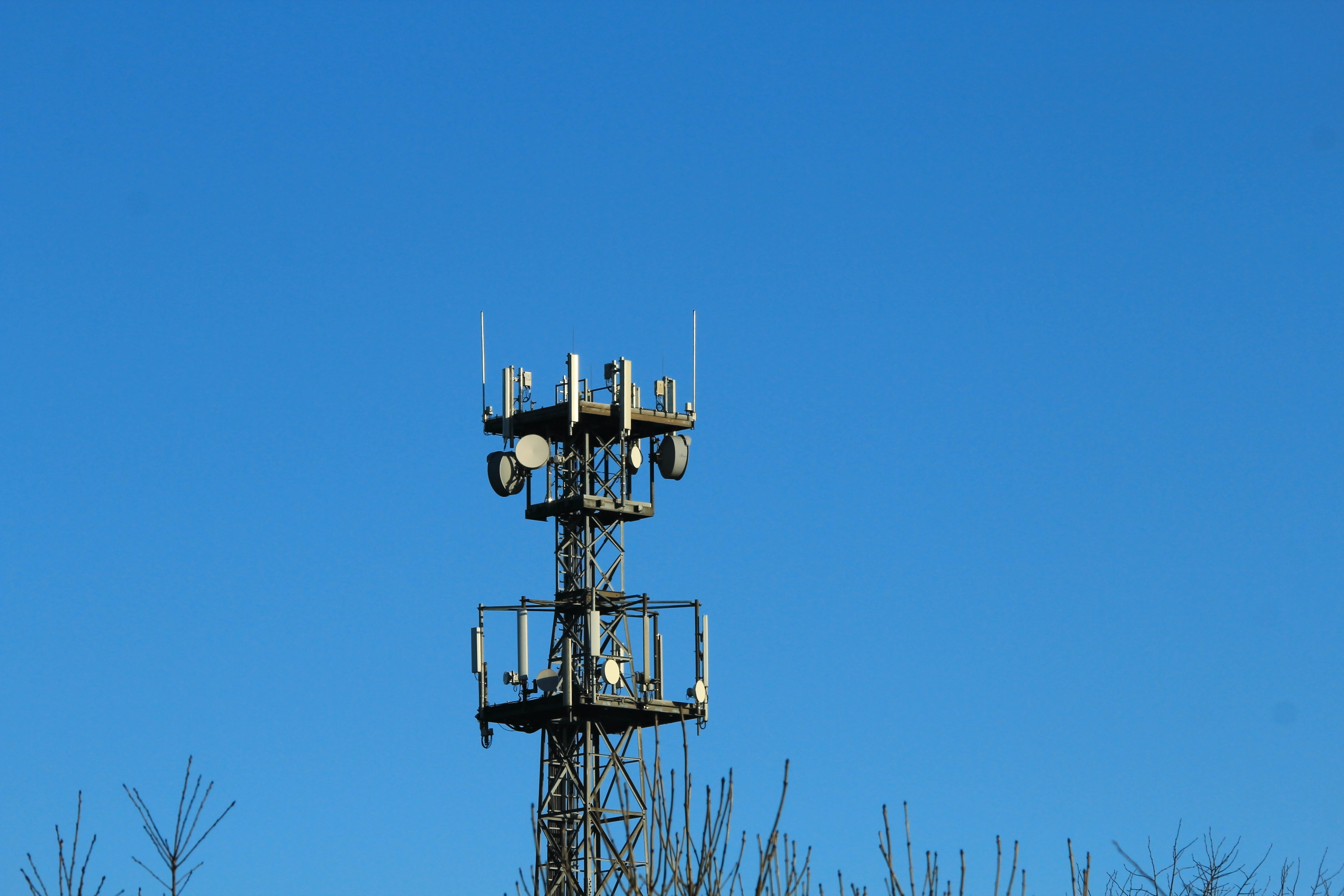 delivery, masts, no people, antenna - aerial, outdoors, communication, radio relay, 5K, antennas, transmission tower, tower, copy space, satellite dish, HD Wallpaper