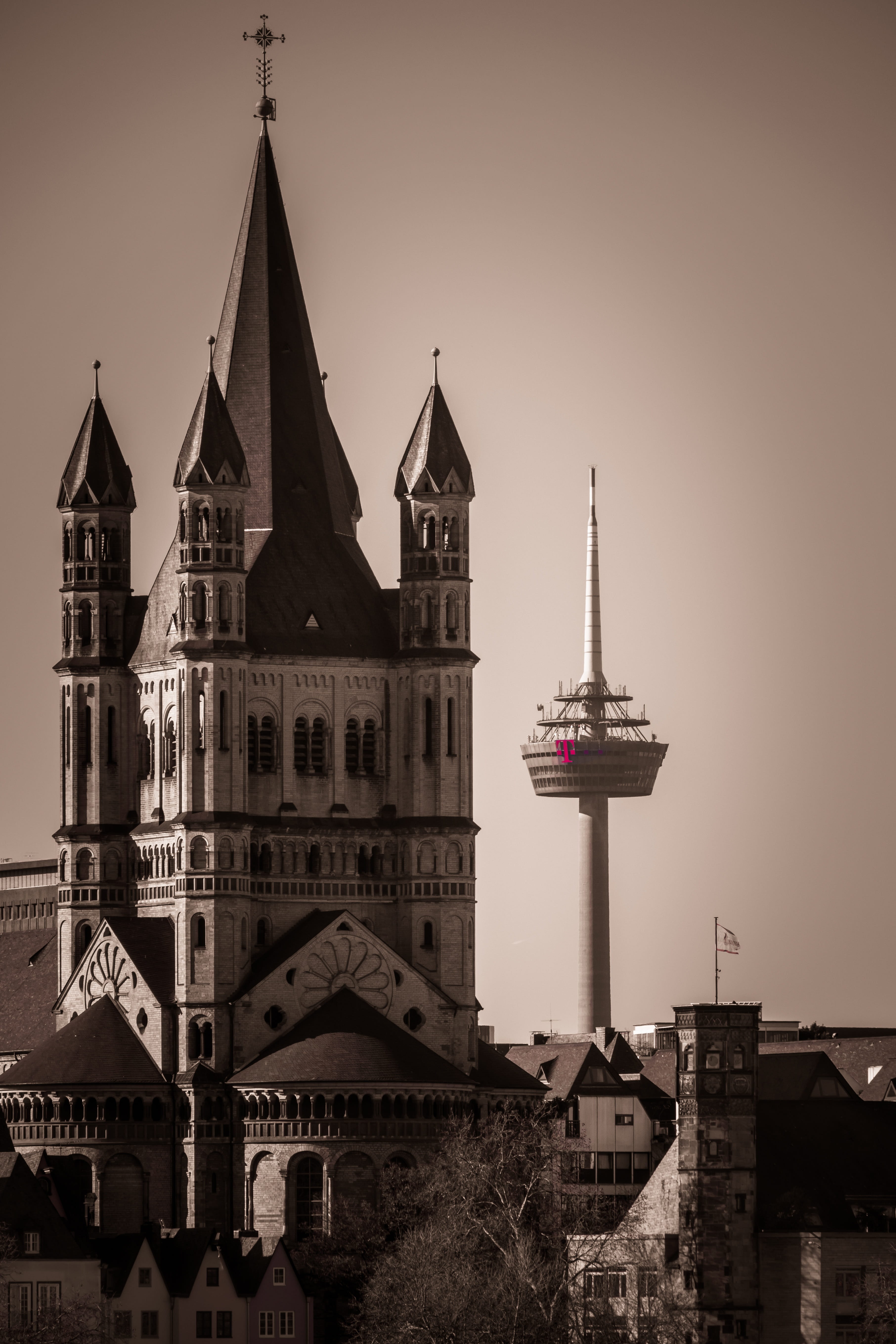 building, no people, cologne, church, communication, landmark, architecture, sky, delivery, built structure, mobile, the past, travel destinations, religion, Phone HD Wallpaper