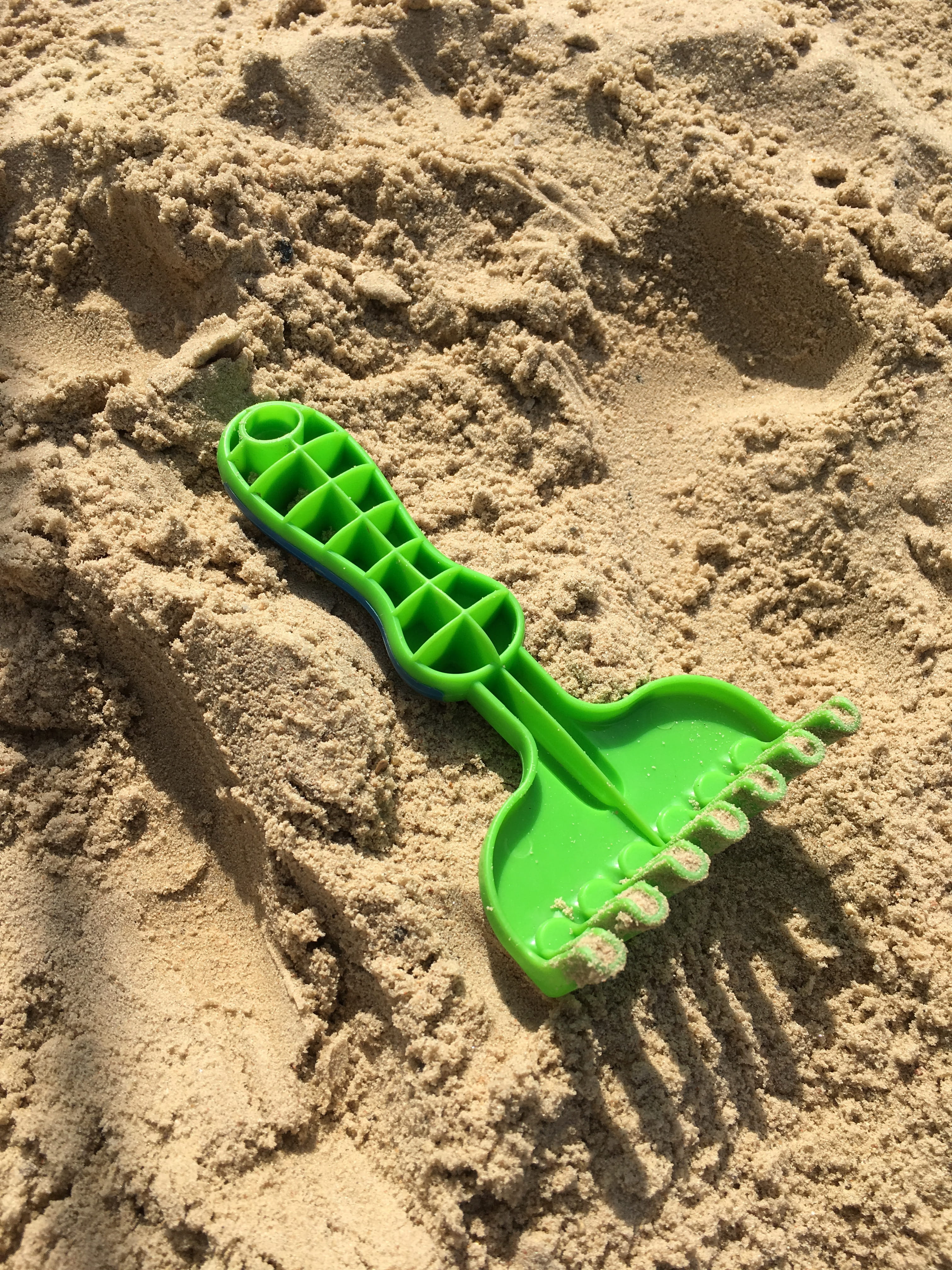 sand toys, childrens playground, child, Playground, Toys, nature, animal themes, summer, reptile, toy, high angle view, play, childhood, digging, no people, Phone HD Wallpaper