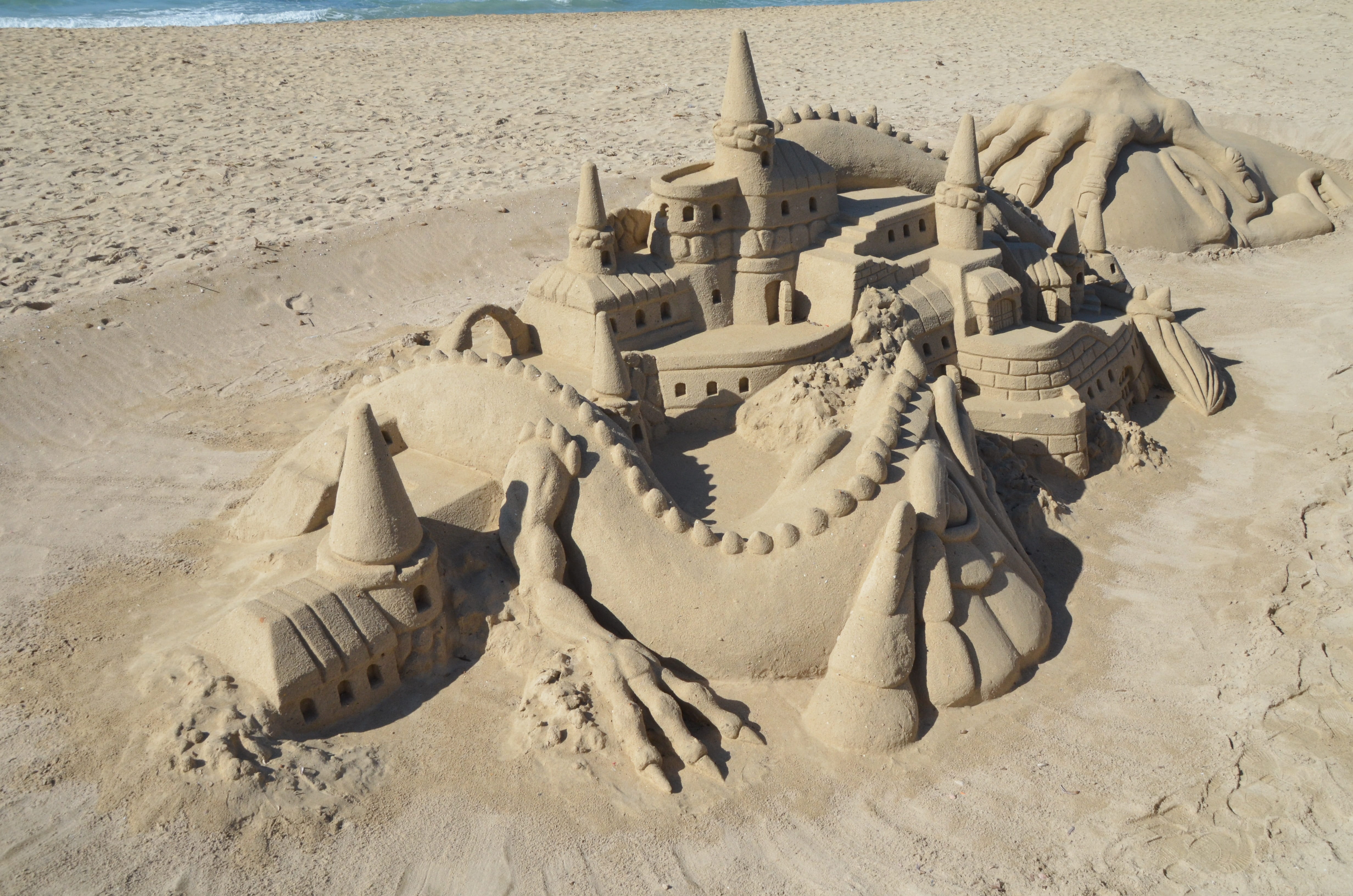 no people, creativity, 4K, sea, sand, day, architecture, Sand Sculpture, beauty in nature, beach, scenics - nature, travel destinations, Sandburg, art and craft, HD Wallpaper