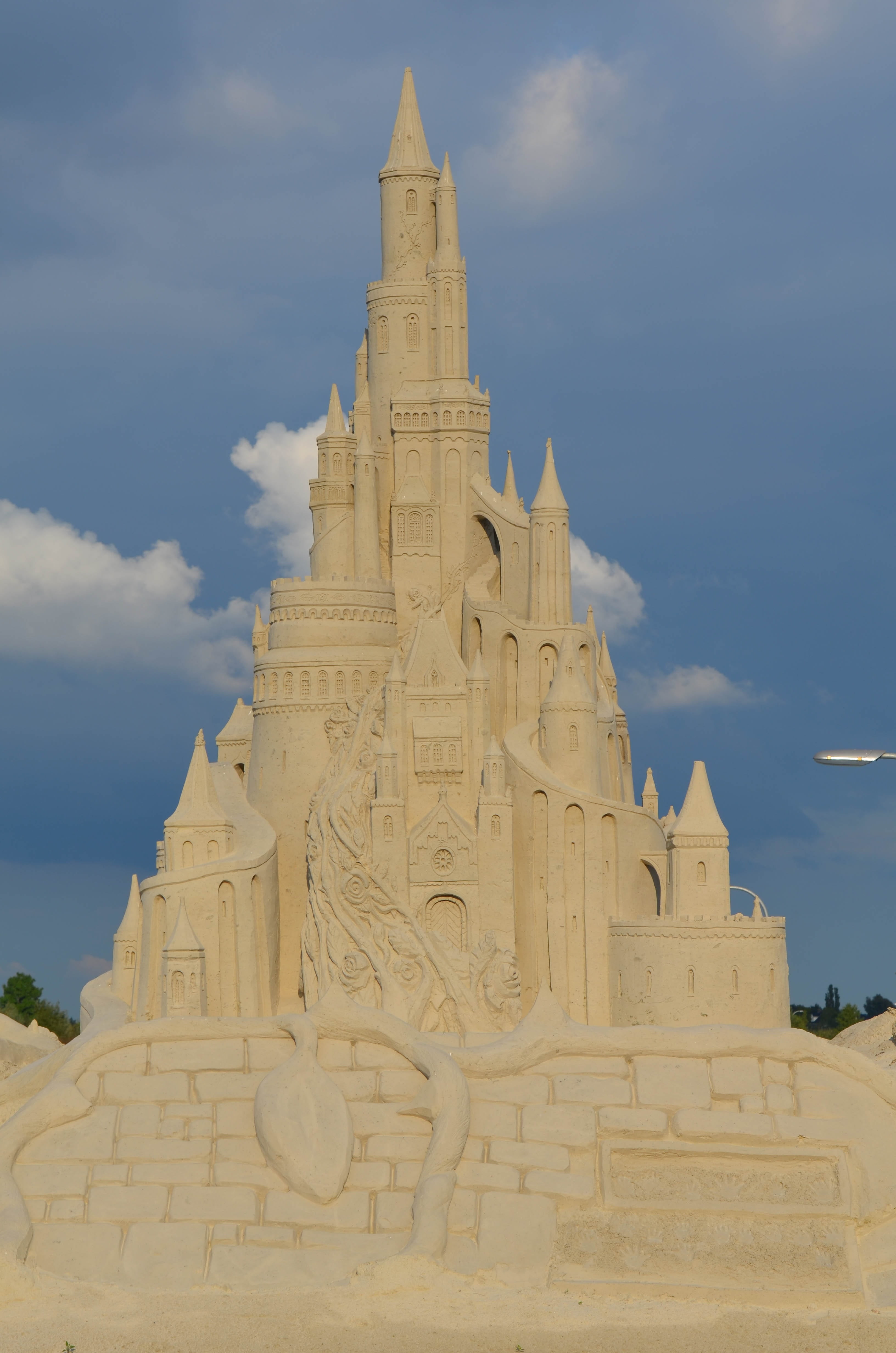 spire, sandworld, low angle view, history, day, sky, building exterior, 4K, ornate, nature, place of worship, ancient civilization, artwork, sculpture, Phone HD Wallpaper