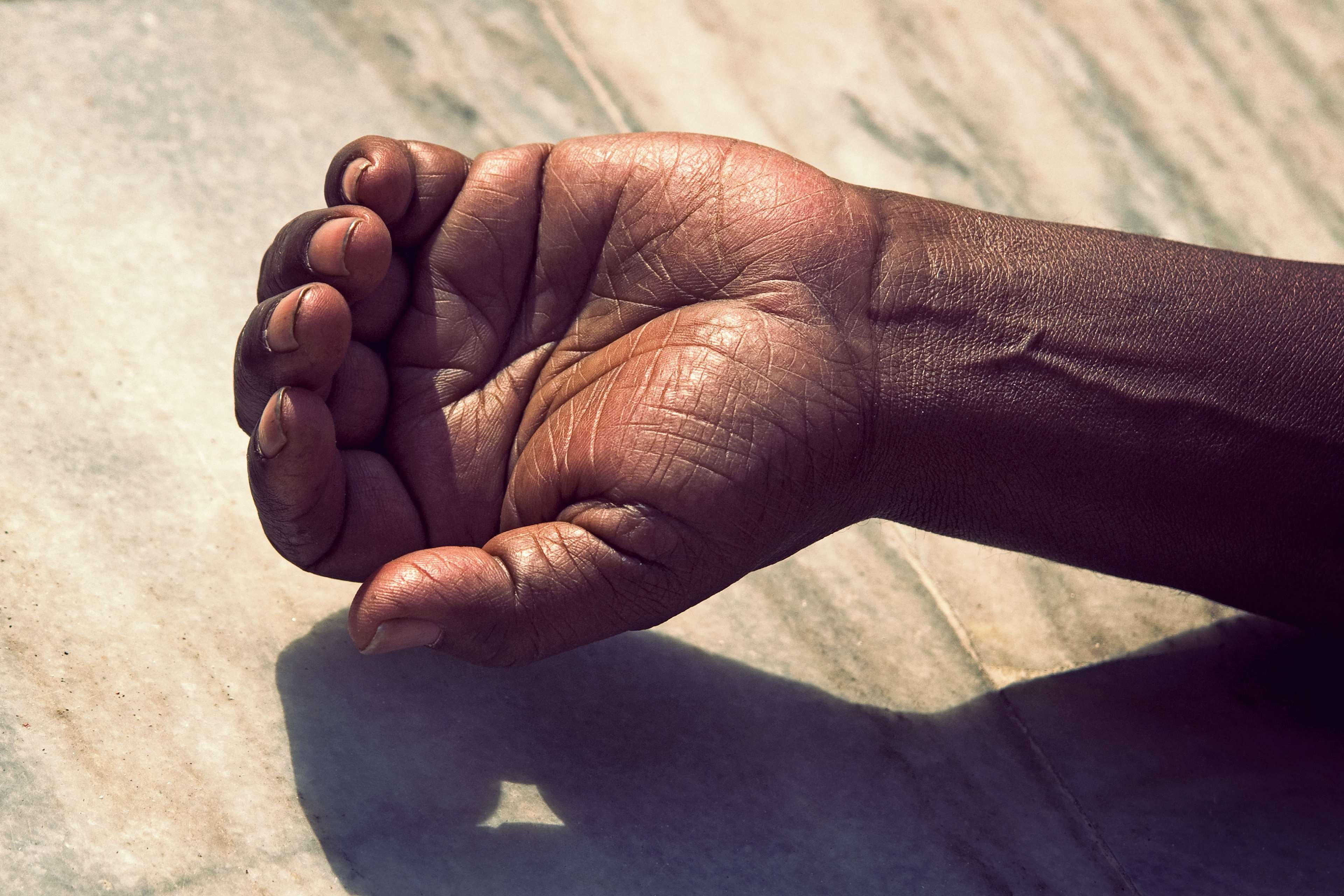 hand, human hand, day, care, people, body part, nature, leisure activity, lifestyles, fingers, india, 4K, real people, brown, focus on foreground, human, HD Wallpaper
