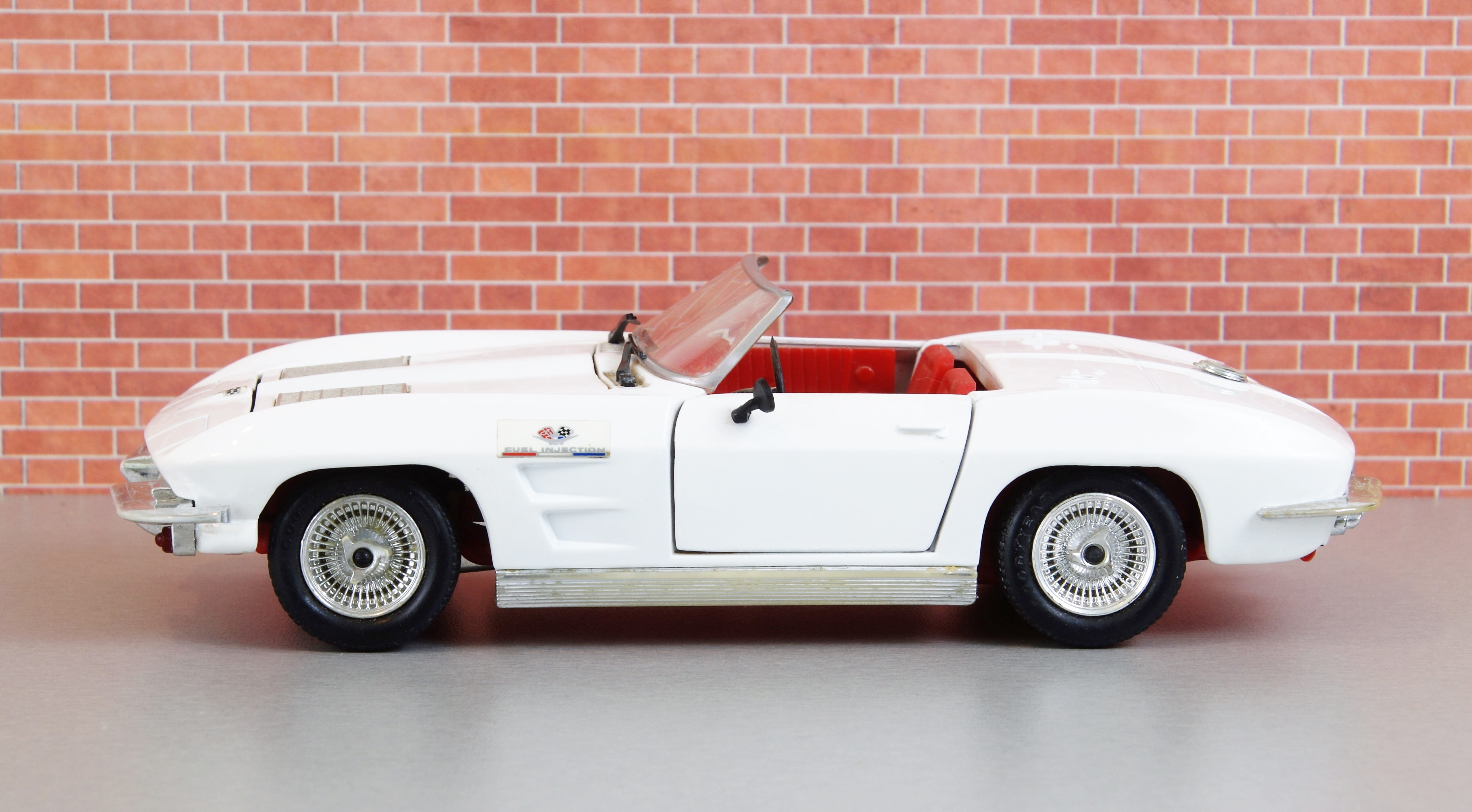 car, 5K, day, america, model, diorama, usa, old, mode of transportation, classic, city, wall, side view, red, vintage car, convertible, old-fashioned, HD Wallpaper