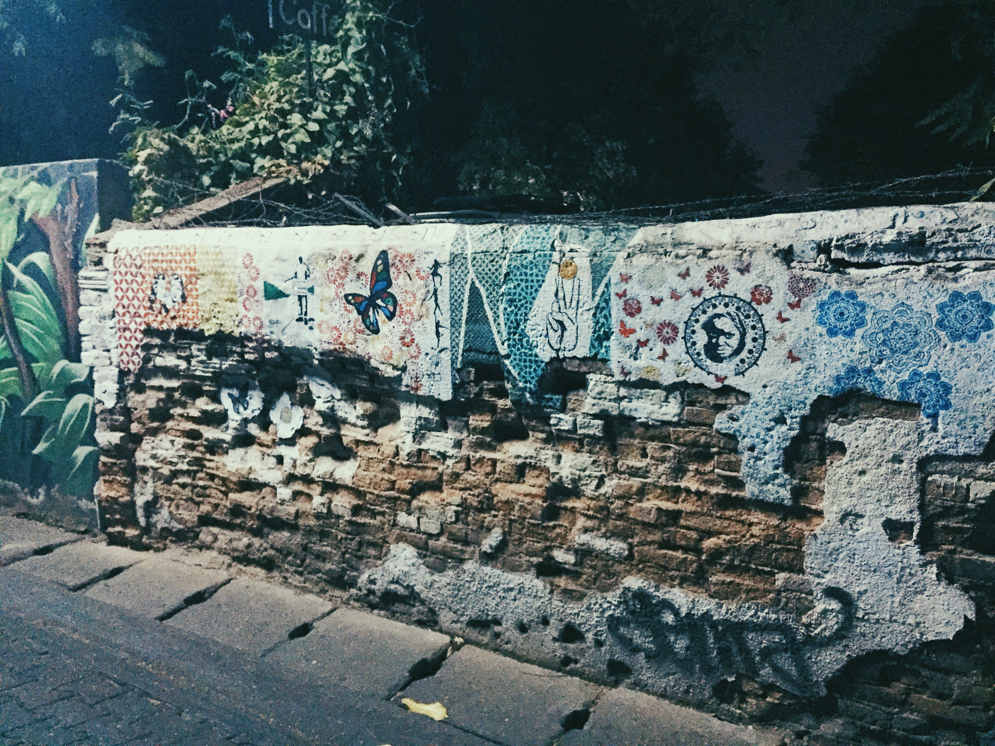 nature, plant, 2K, outdoors, thailand, architecture, wall - building feature, graffiti, communication, day, tree, built structure, building, no people, HD Wallpaper