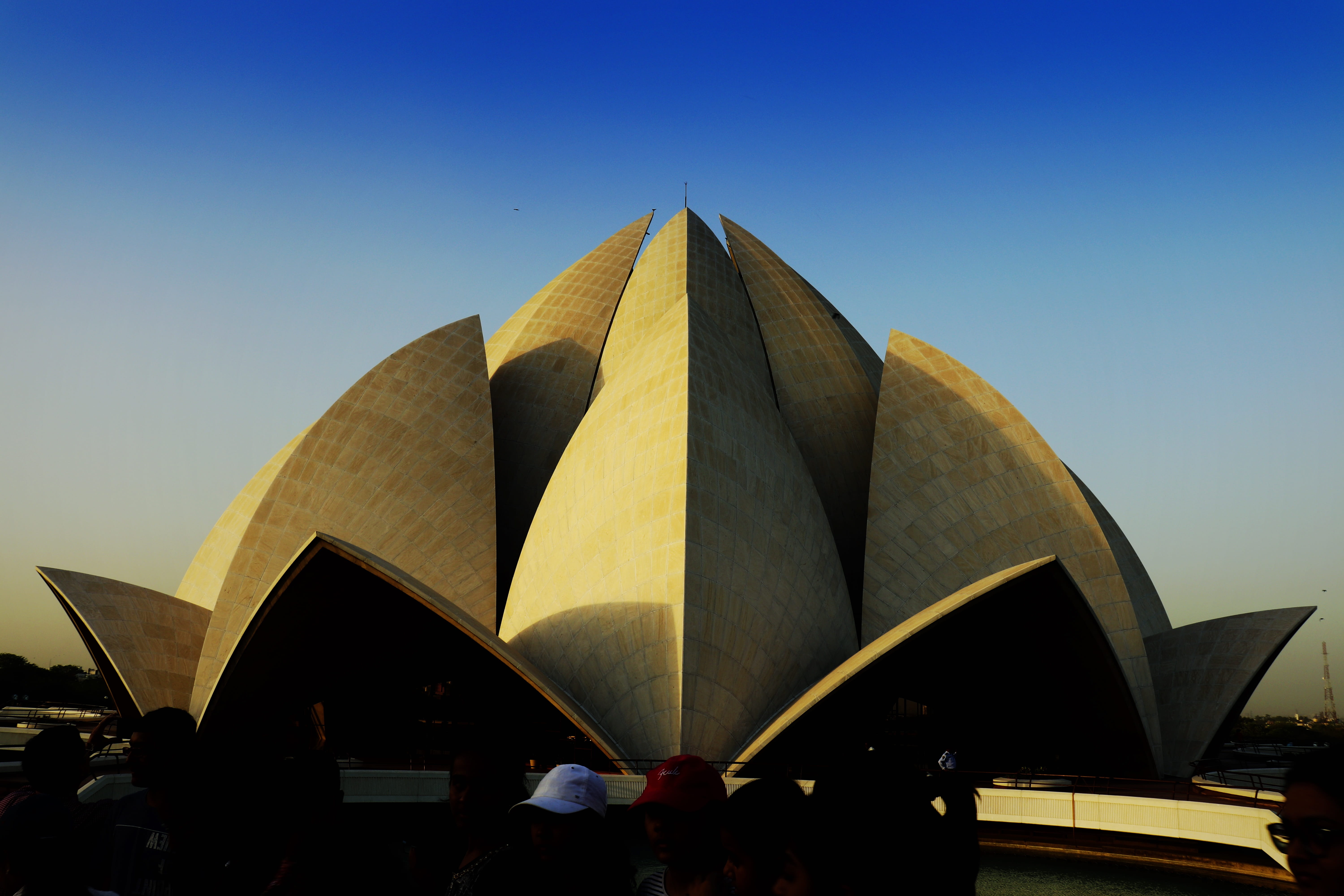 people, group of people, building exterior, travel, outdoors, landmark, day, modern, crowd, ancient, city, 5K, place, india, delhi, architecture, stone, HD Wallpaper