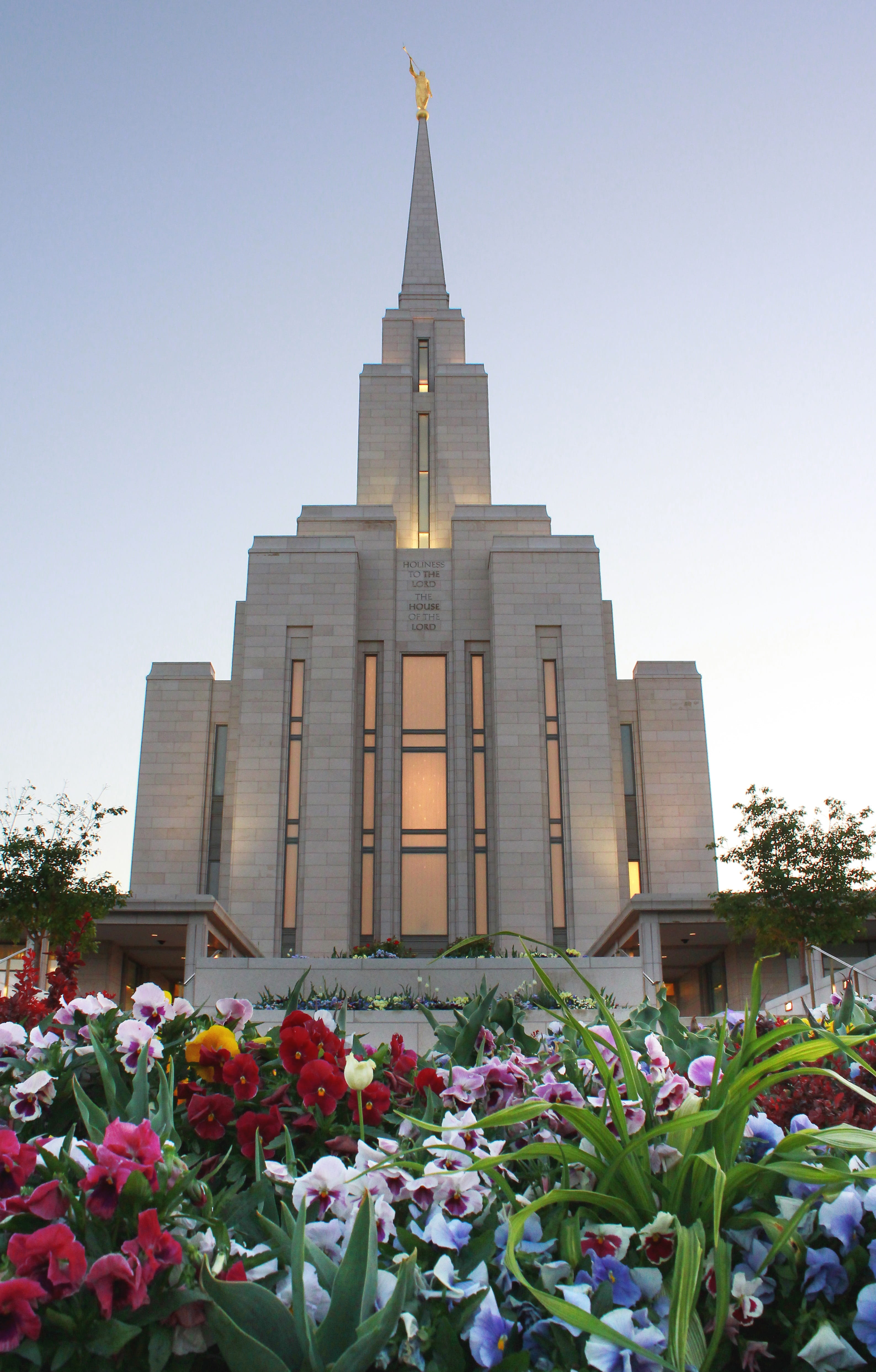slc, day, growth, flowering plant, architecture, place of worship, no people, flower, history, salt, temple, jesus, holy, moroni, flowers, plant, nature, Phone HD Wallpaper
