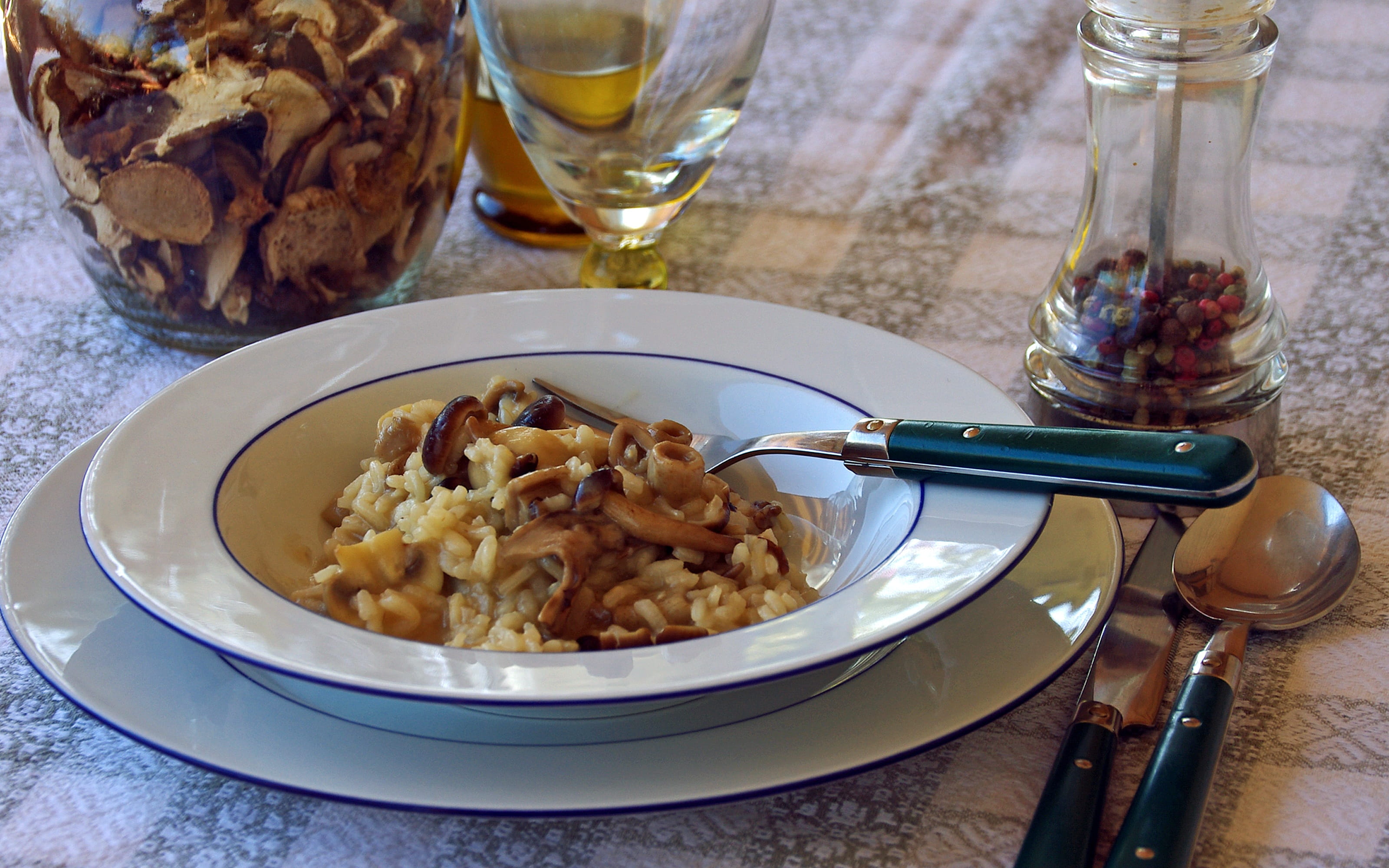 plate, 2K, typical dish, ceramic, kitchen utensil, food, broth, dish, Italian Cuisine, eat, garnish, household equipment, cooked, table knife, Risotto, HD Wallpaper