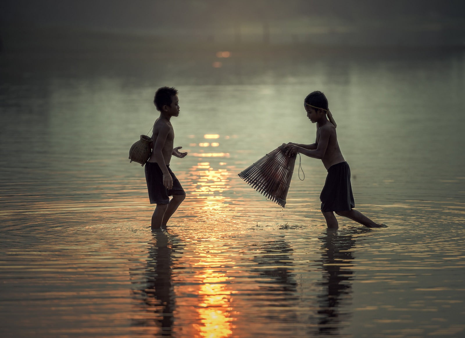 women, water, children, real people, waterfront, lifestyles, females, 720P, sea, people, adult, daughter, Thailand, two people, reflection, child, togetherness, HD Wallpaper