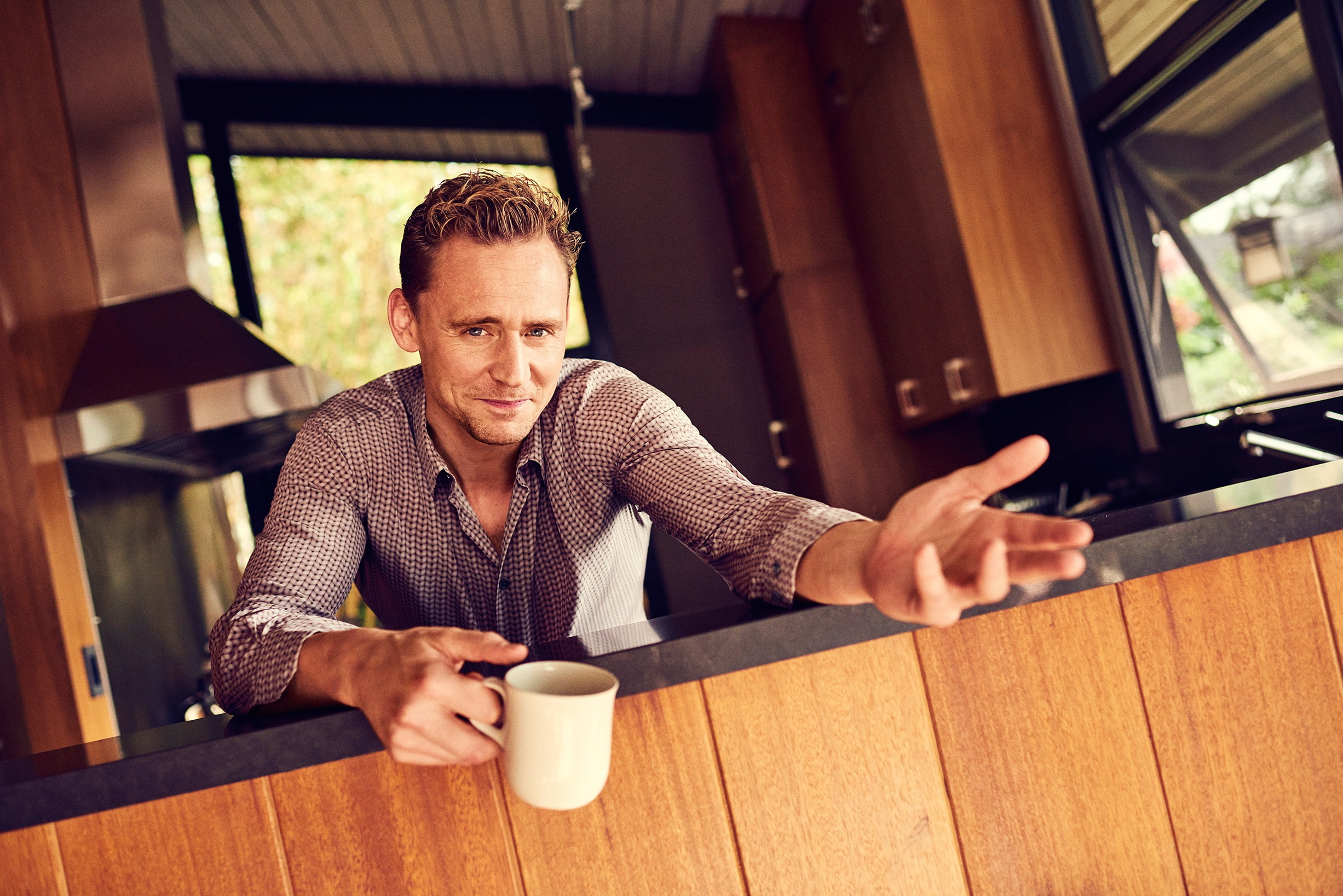 Tom Hiddleston, 1080P, 2016, smile, photoshoot, mug, Esquire, Eric Ray Davidson, shirt, mood, actor, HD Wallpaper