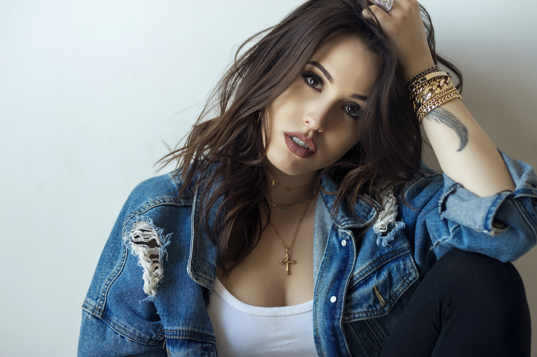 women, necklace, Eric Snyder, simple background, denim, 1080P, tattoo, portrait, HD Wallpaper