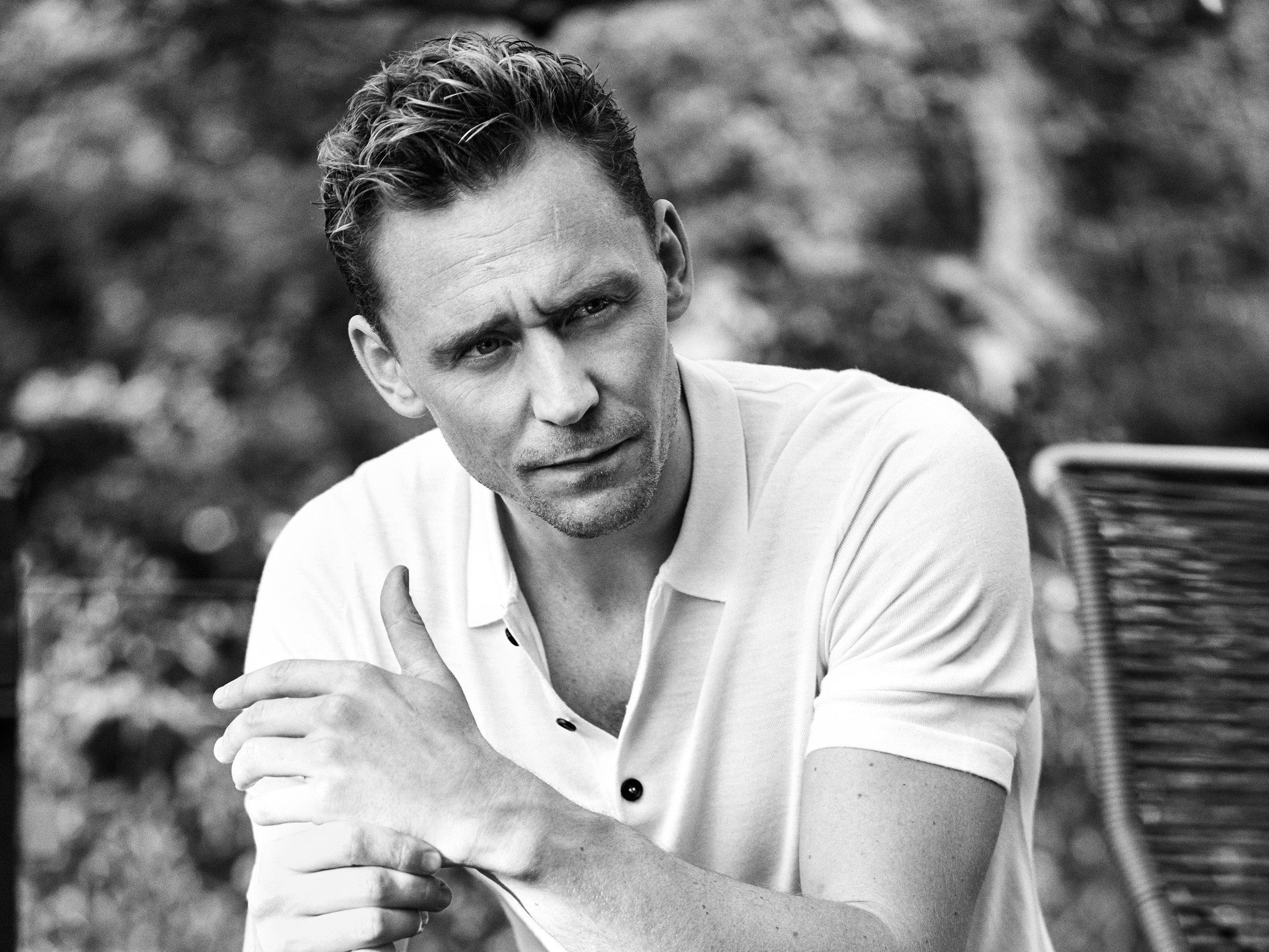 t-shirt, black and white, Esquire, bokeh, actor, 2K, photo, Tom Hiddleston, Eric Ray Davidson, portrait, HD Wallpaper