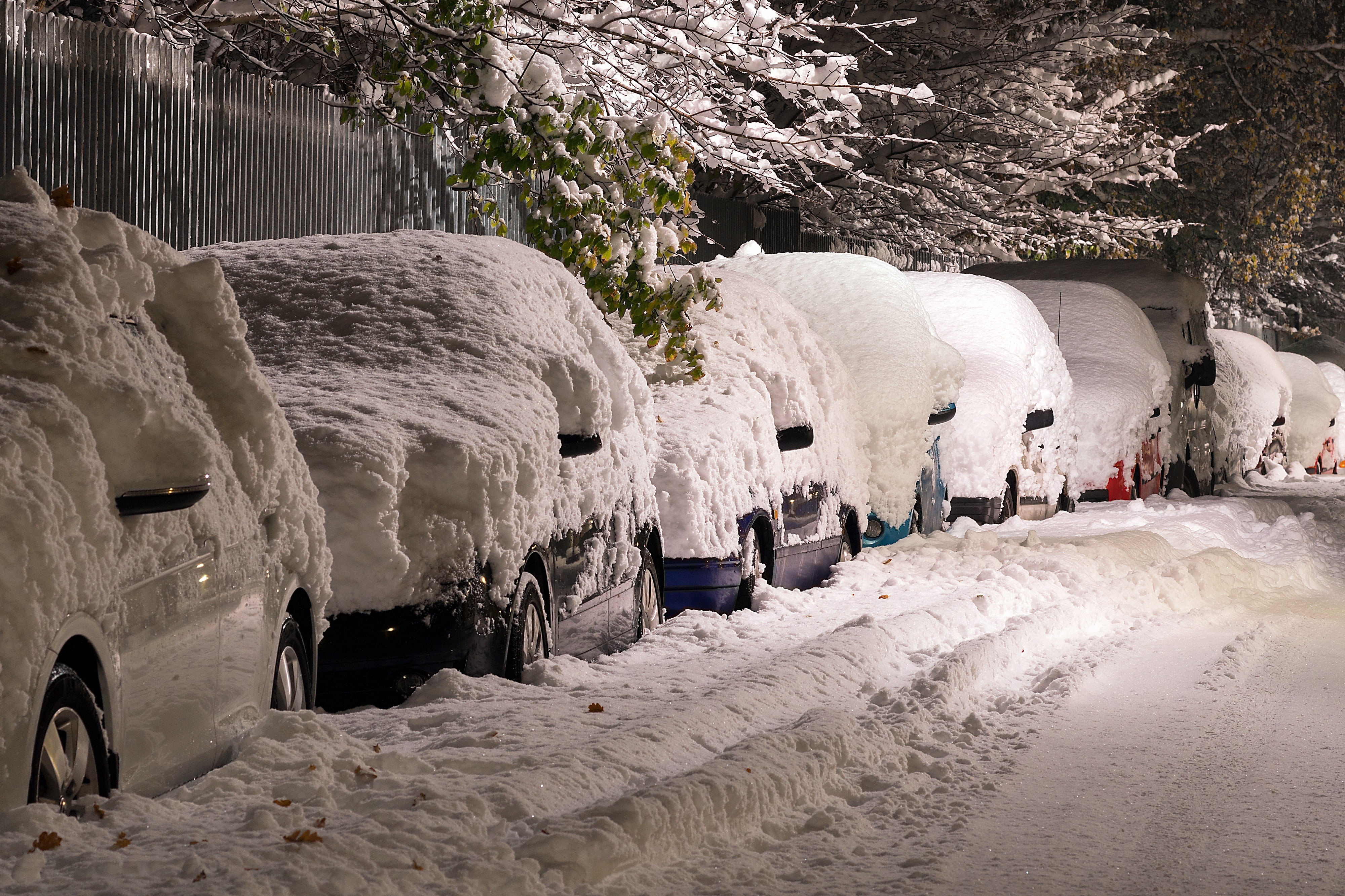 wheels, travel, mode of transportation, shadows, covered, mirrors, cold, road, incidental people, snow, street, problem, land vehicle, heavy, 4K, snow-covered, HD Wallpaper
