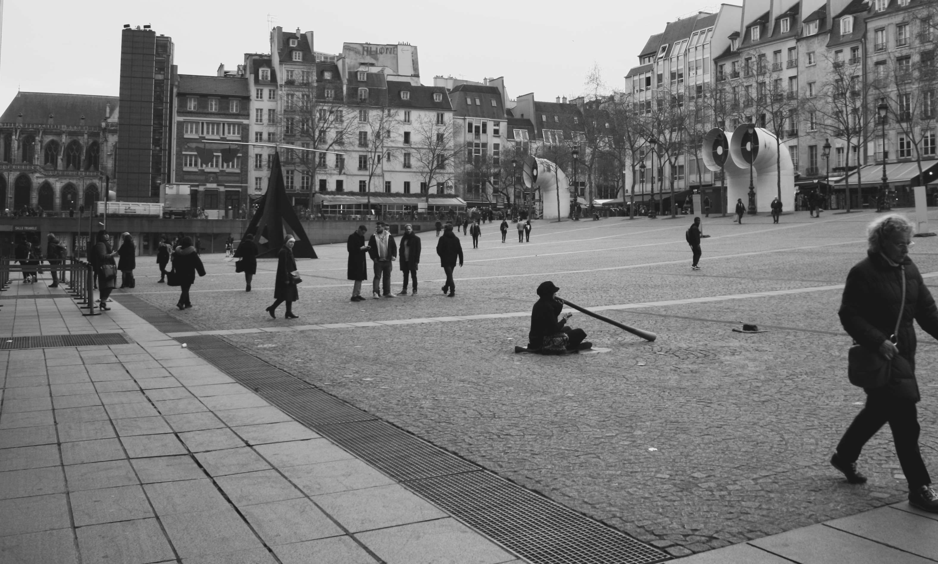 museum, hippie, men, crowd, day, outdoors, group of people, footpath, architecture, nature, real people, adult, people, hobo, music, town, walking, life, HD Wallpaper