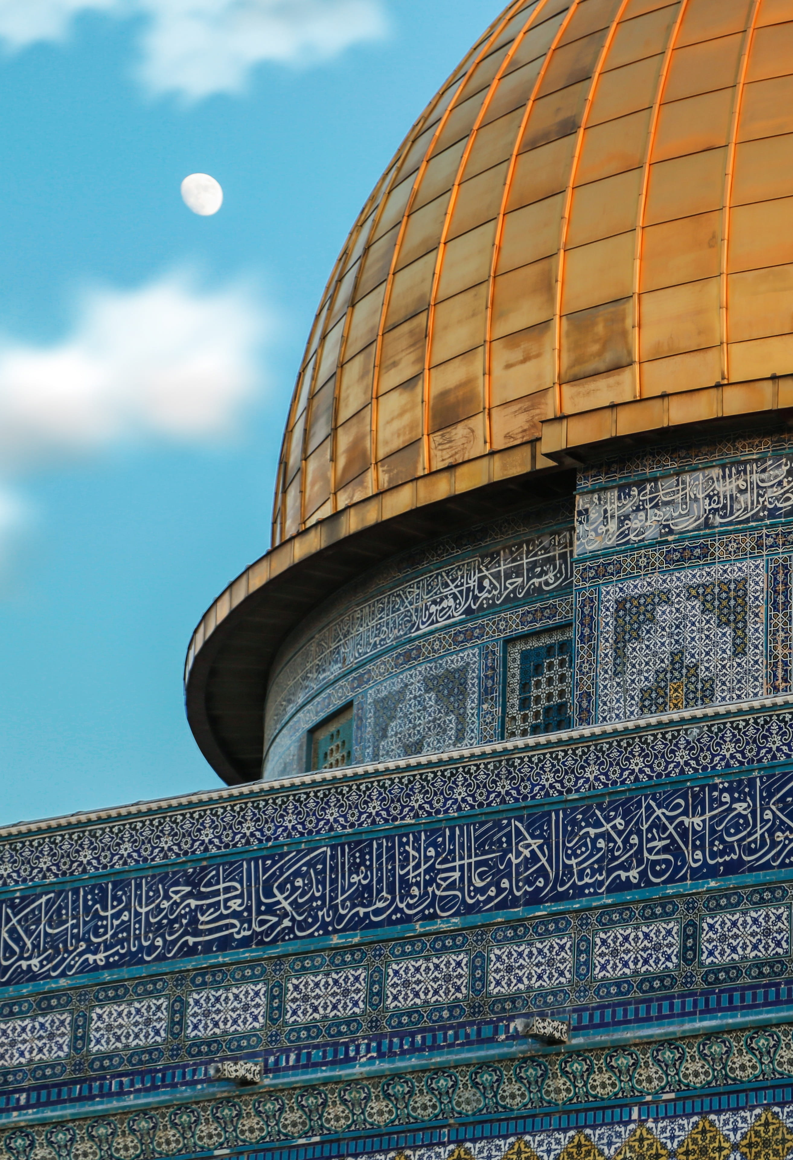 islam, global communications, city, space, Dome Of The Rock, building, day, built Structure, religion, low angle view, no people, moon, dome, 2K, famous Place, Phone HD Wallpaper