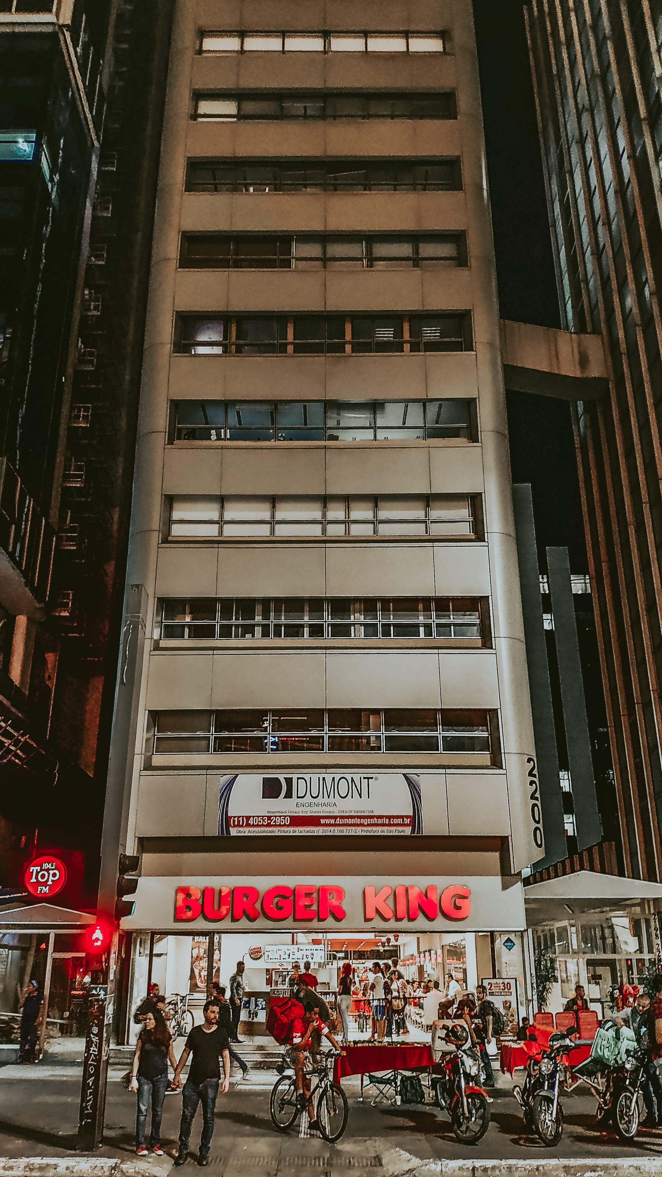 western script, land vehicle, apartment building, building exterior, men, women, mode of transportation, architecture, av. paulista, bicycle, bela vista, Phone HD Wallpaper