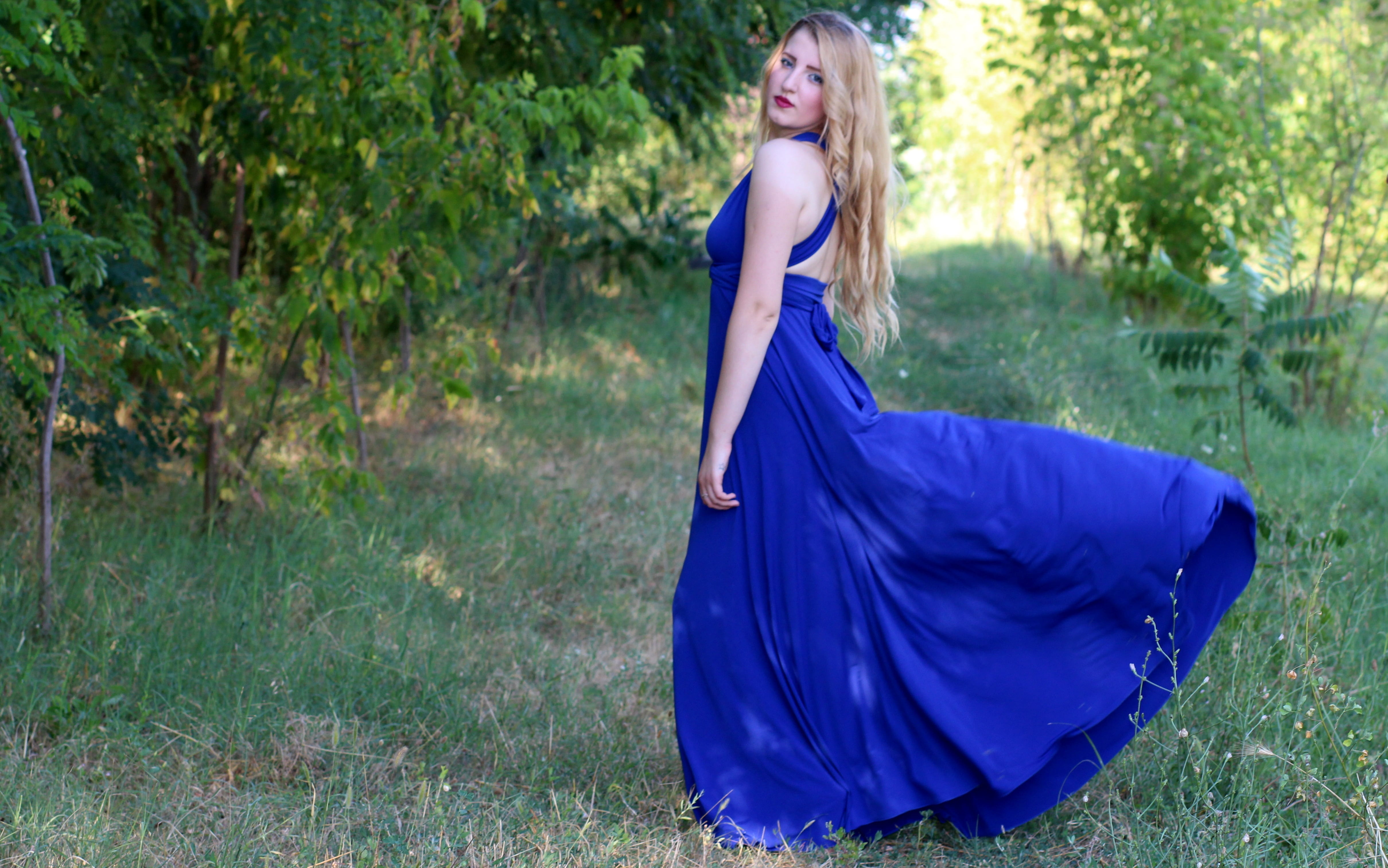 wearing, young adult, plant, women, nature, sleeveless, beautiful woman, grass, halterneck, blue, beauty, adult, hairstyle, dress, blonde, woman, clothing, HD Wallpaper