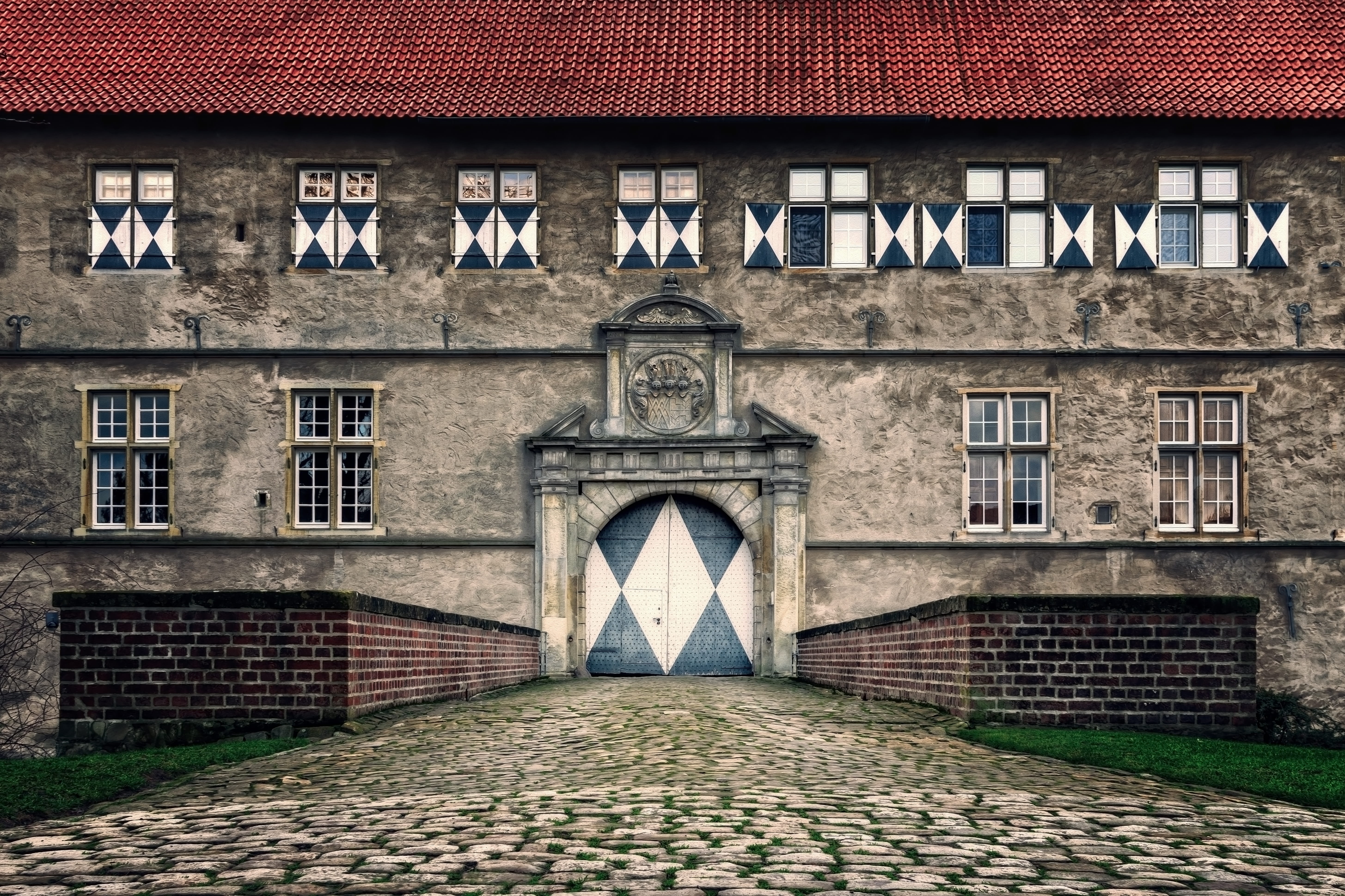 outdoors, footpath, wall - building feature, münsterland, city, building, street, middle ages, patch, window, castle west angle, no people, cobblestone, HD Wallpaper