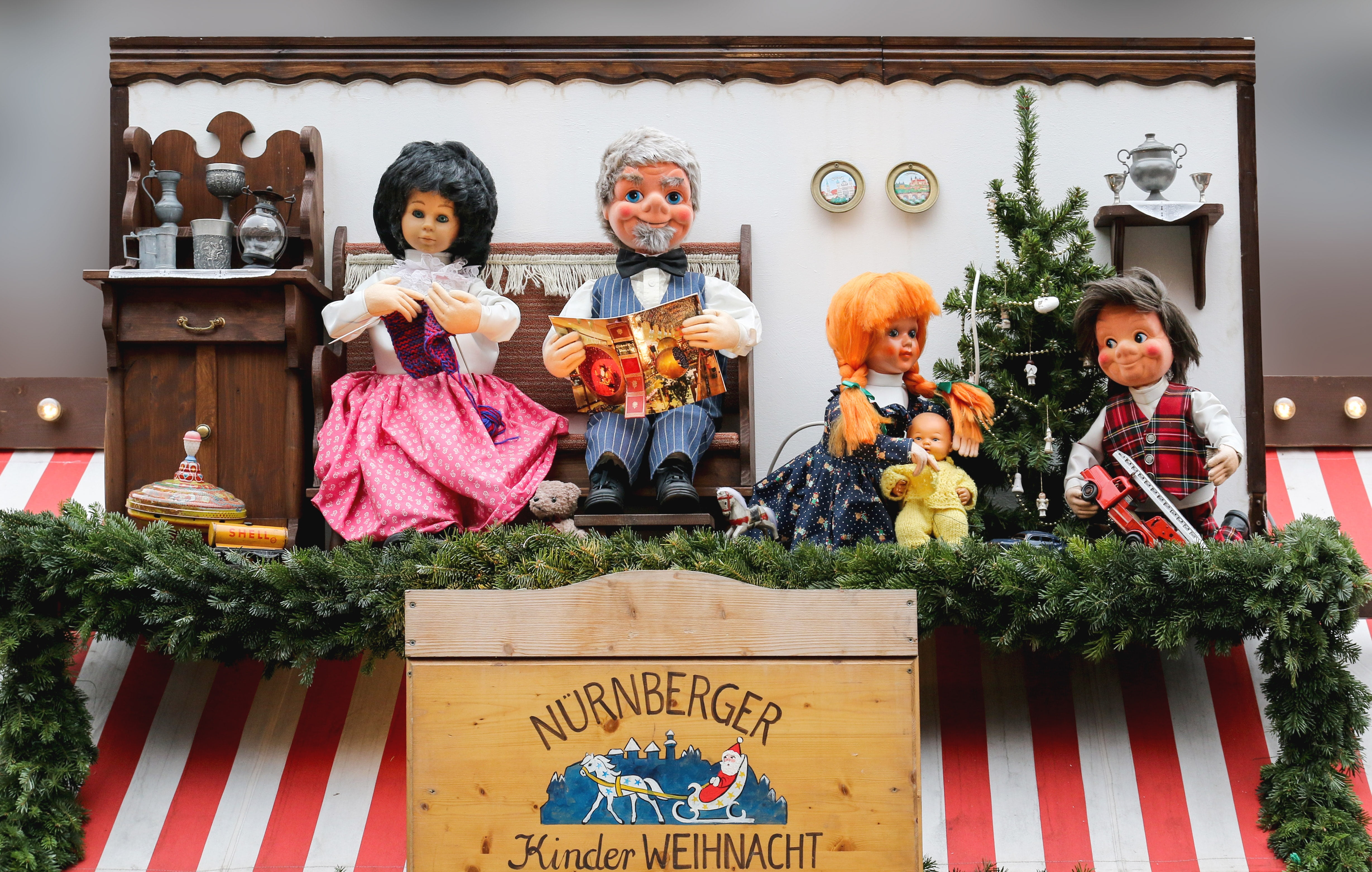 christmas market, small business, 4K, holiday - event, plant, females, nature, men, child, fairy tales, adult, christmas, celebration, kids christmas, HD Wallpaper
