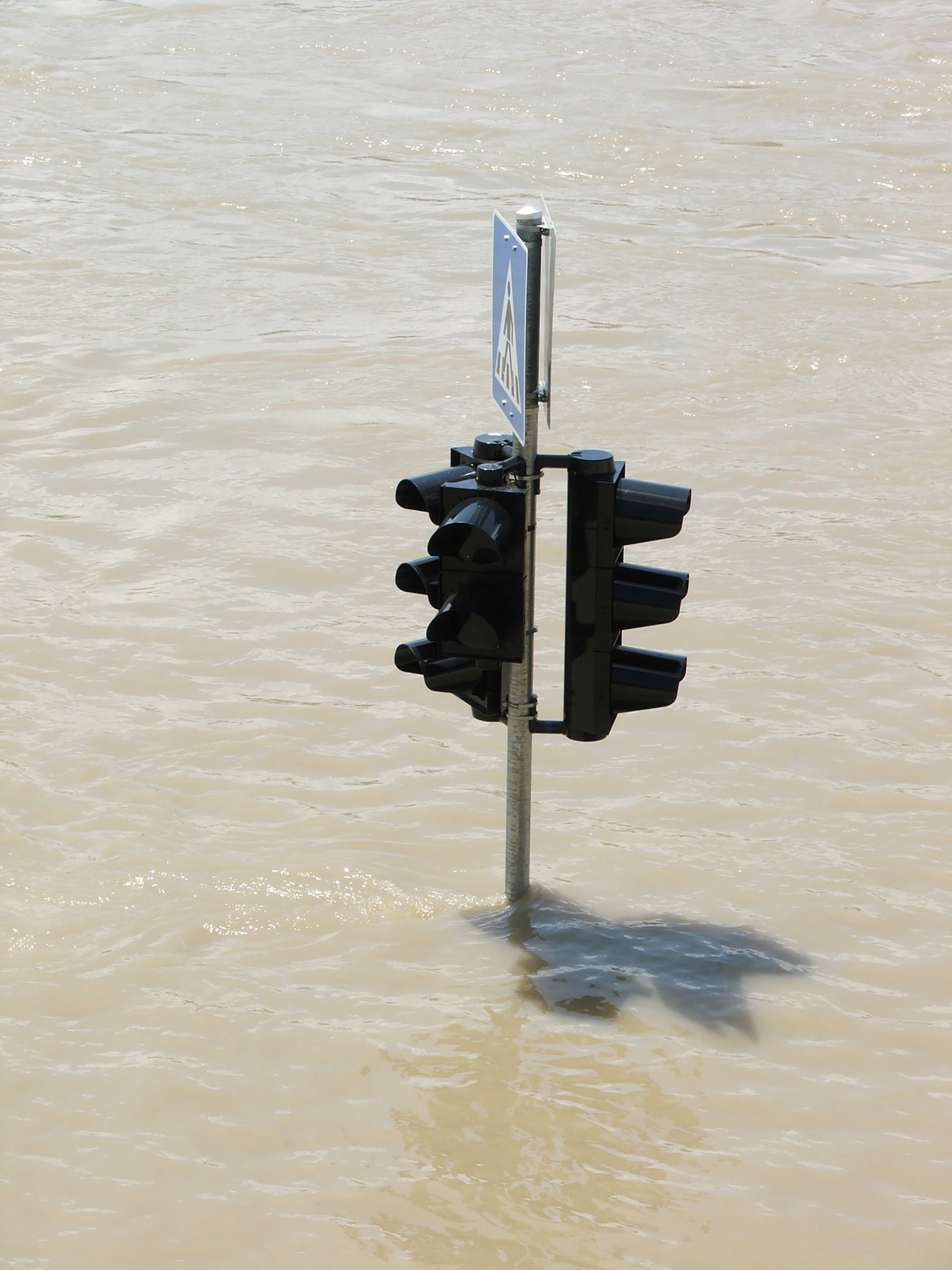 day, beauty in nature, waterfront, hungary, metal, 1080P, traffic light, protection, rippled, wooden post, stream, water, danube, summer, outdoors, flood, Phone HD Wallpaper
