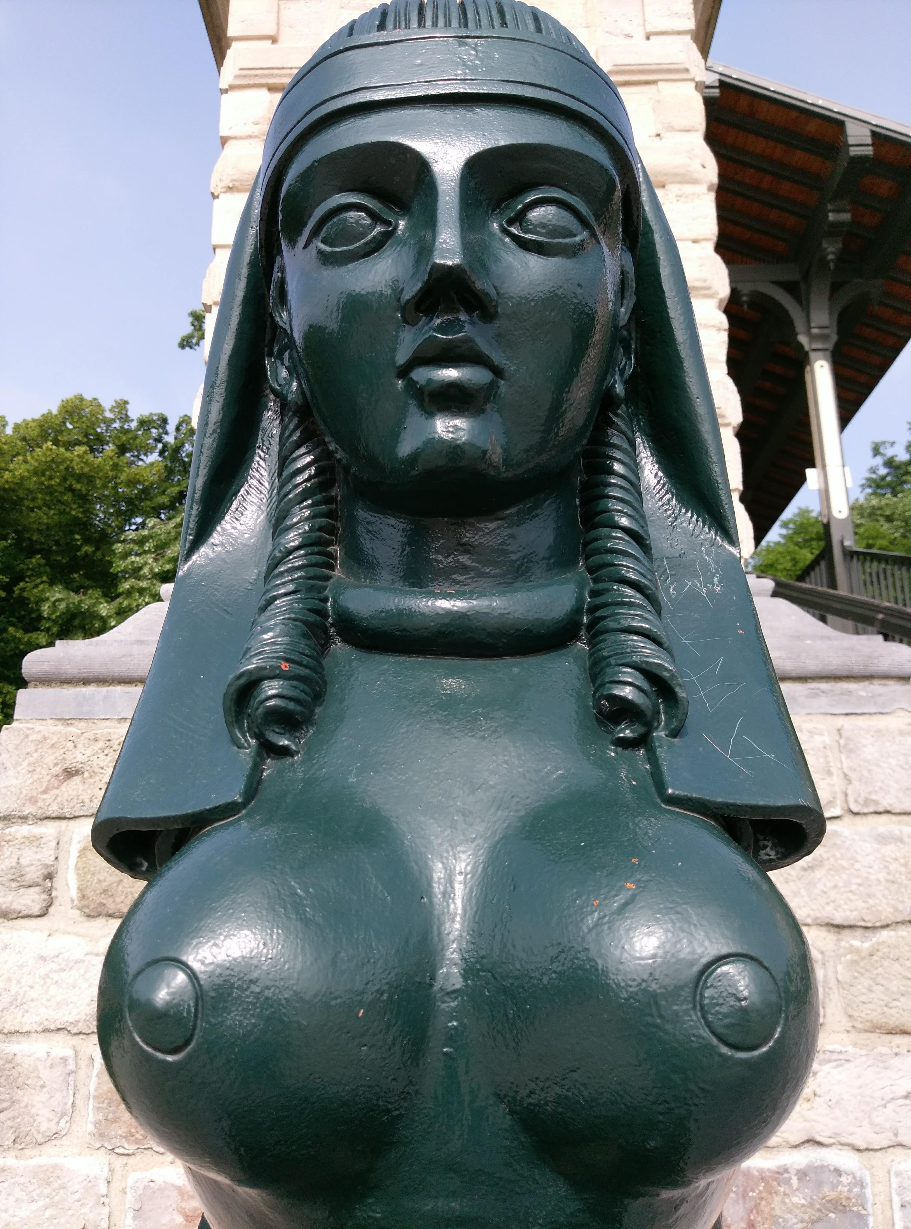 belief, chest, tits, metal, spirituality, lille, nature, sunlight, outdoors, building, sphinx, religion, emblem, art and craft, close-up, bridge, 4K, representation, Phone HD Wallpaper