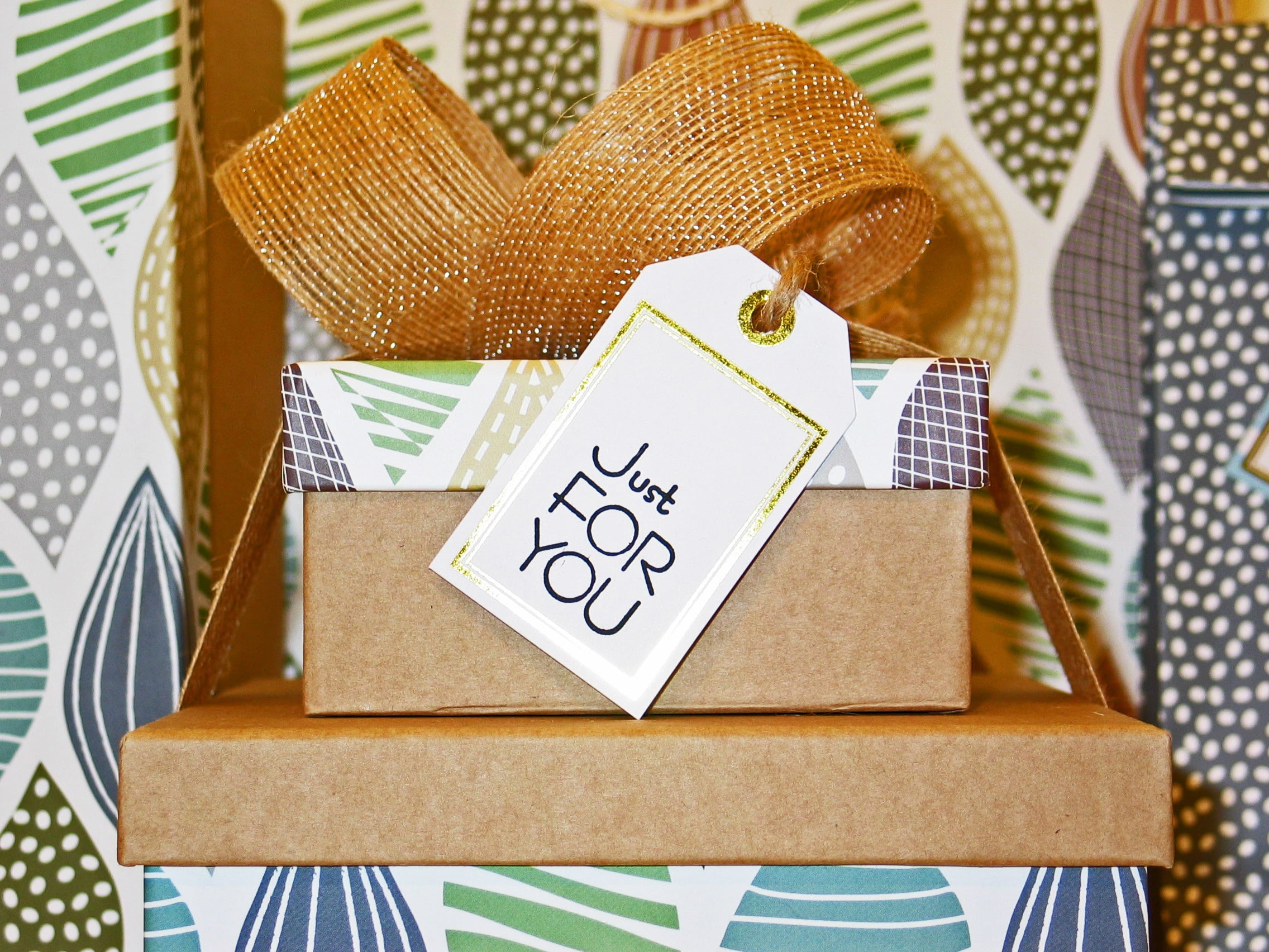 festival, packaging, gift tape, close-up, colorful, price tag, container, 1080P, backgrounds, sign, happy, gift unwrap, package, box, western script, celebration, HD Wallpaper